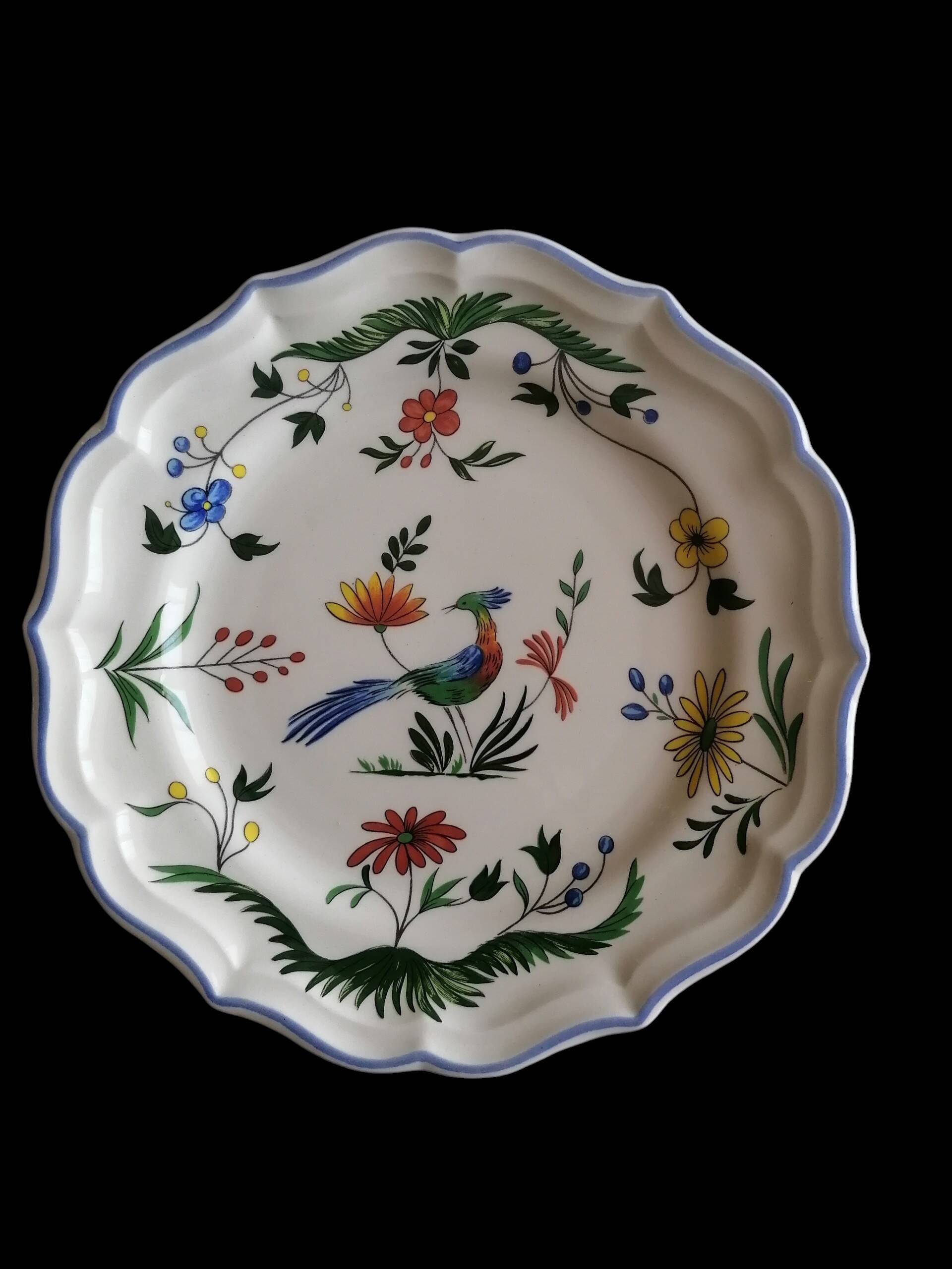 2 earthenware plates from Gien, paradise birds.