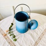 Pot à lait ancien vintage en tôle émaillée bleu dégradé