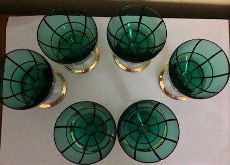 Set of 6 green and gold stemmed glasses