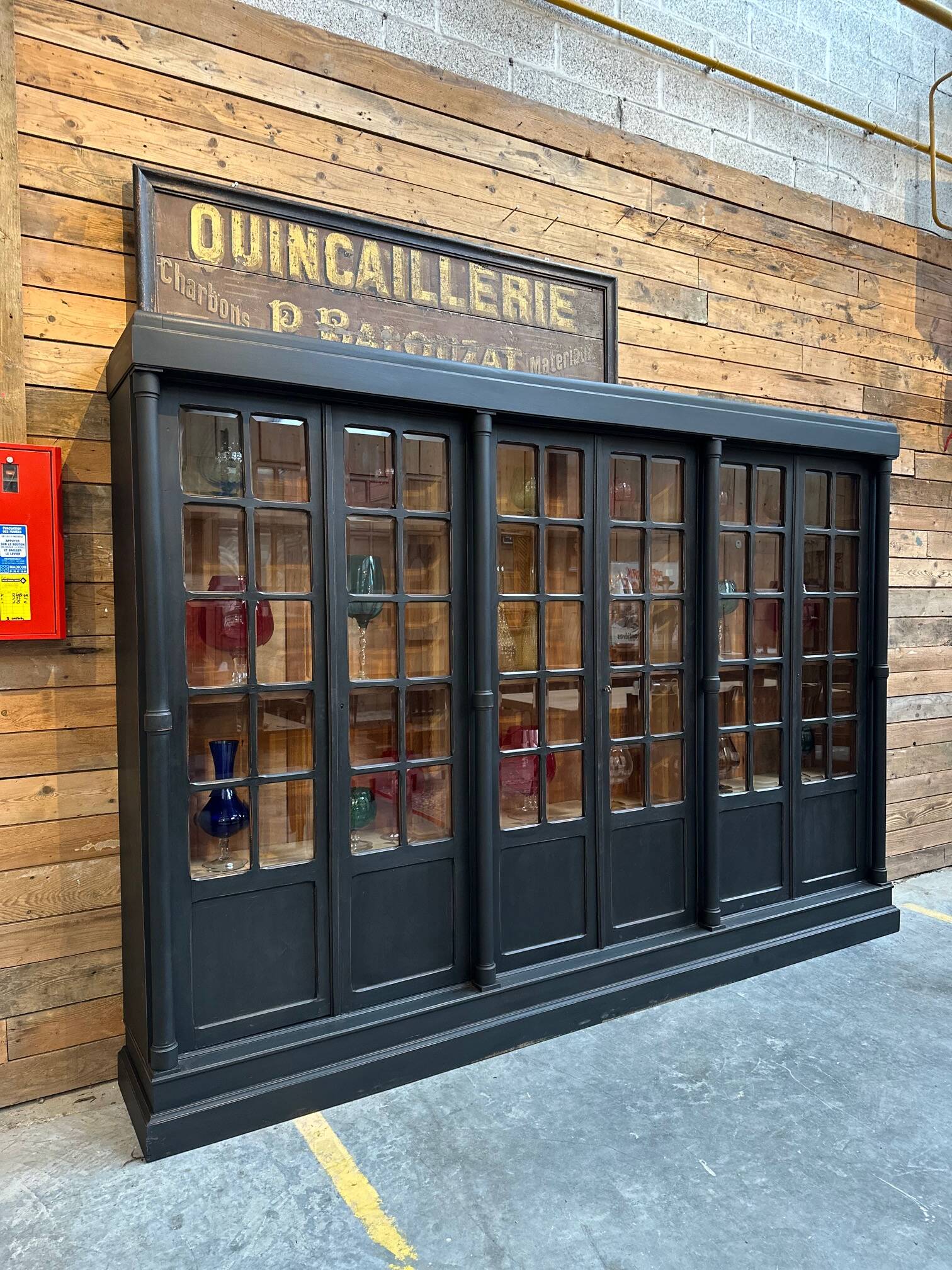 Immense vitrine de magasin début XXème