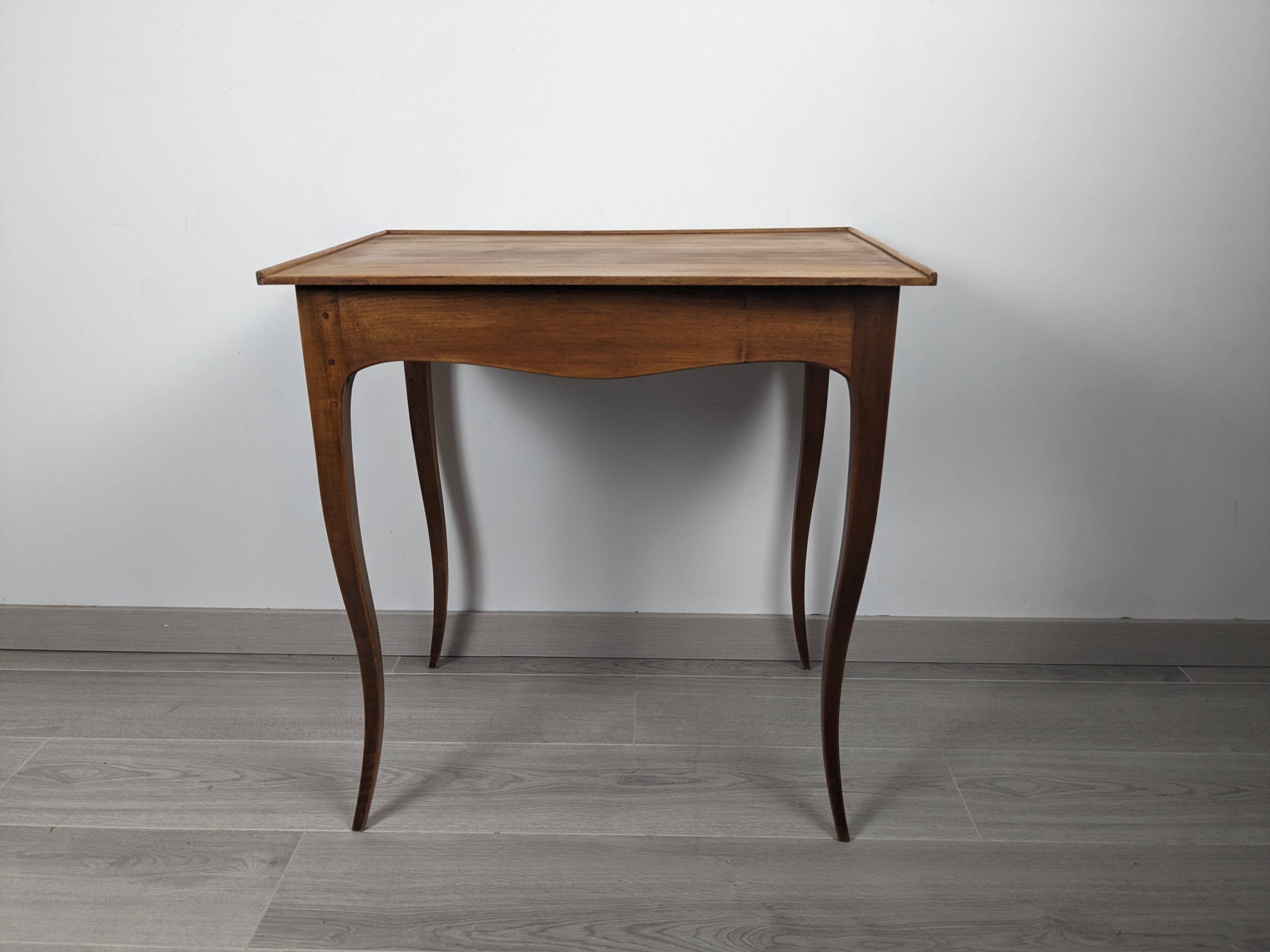 Table d'appoint de style Louis XV