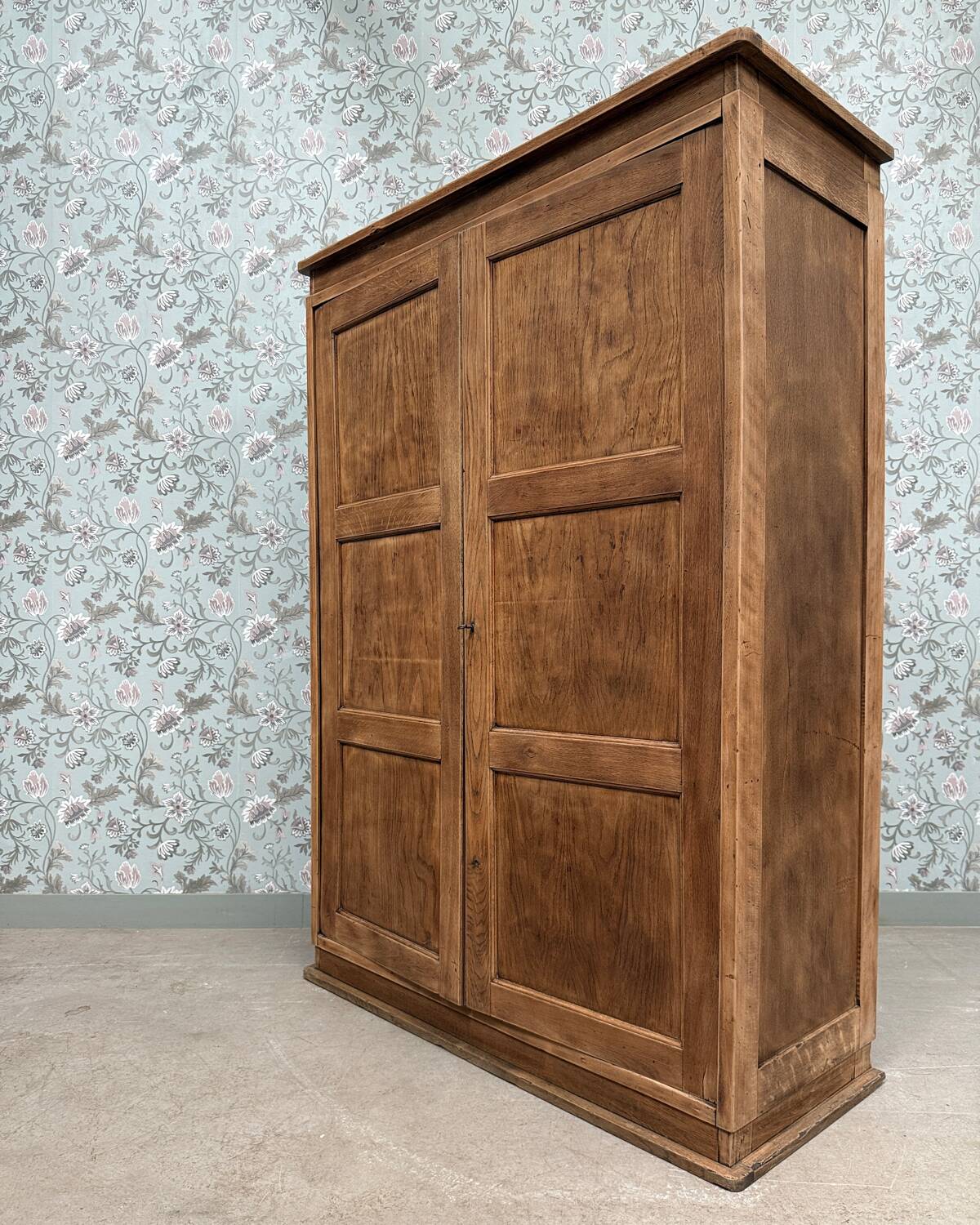 Parisian wardrobe (renovated)