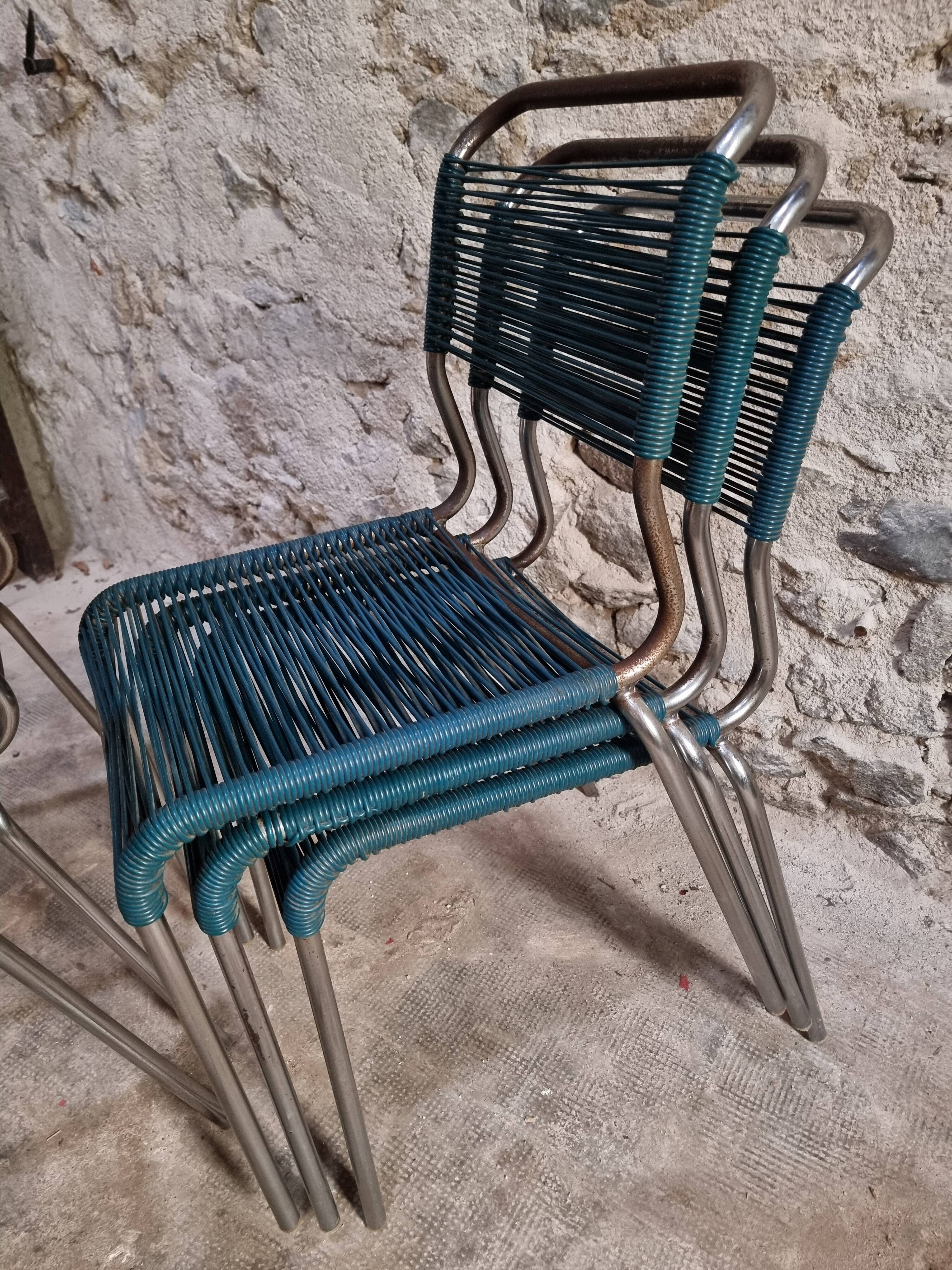 Ensemble de 6 chaises spaghetti françaises avec tabouret assorti – chaises bistrot à cadre chromé – sièges de café vintage empilables – milieu à fin du 20e siècle