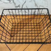 Metal basket with rectangular handle