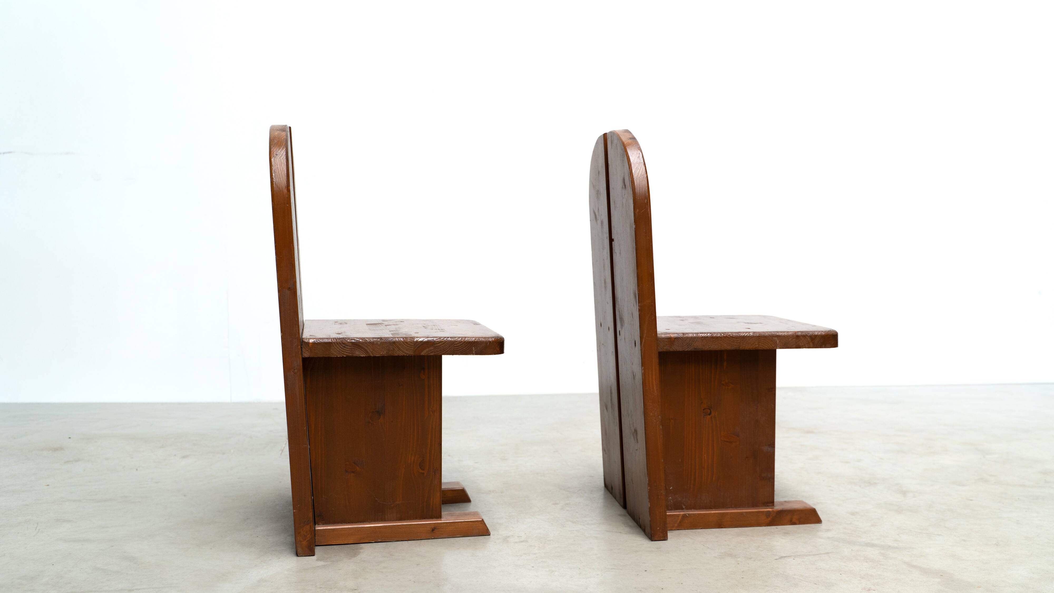 Ensemble de deux chaises de salle à manger sculpturales