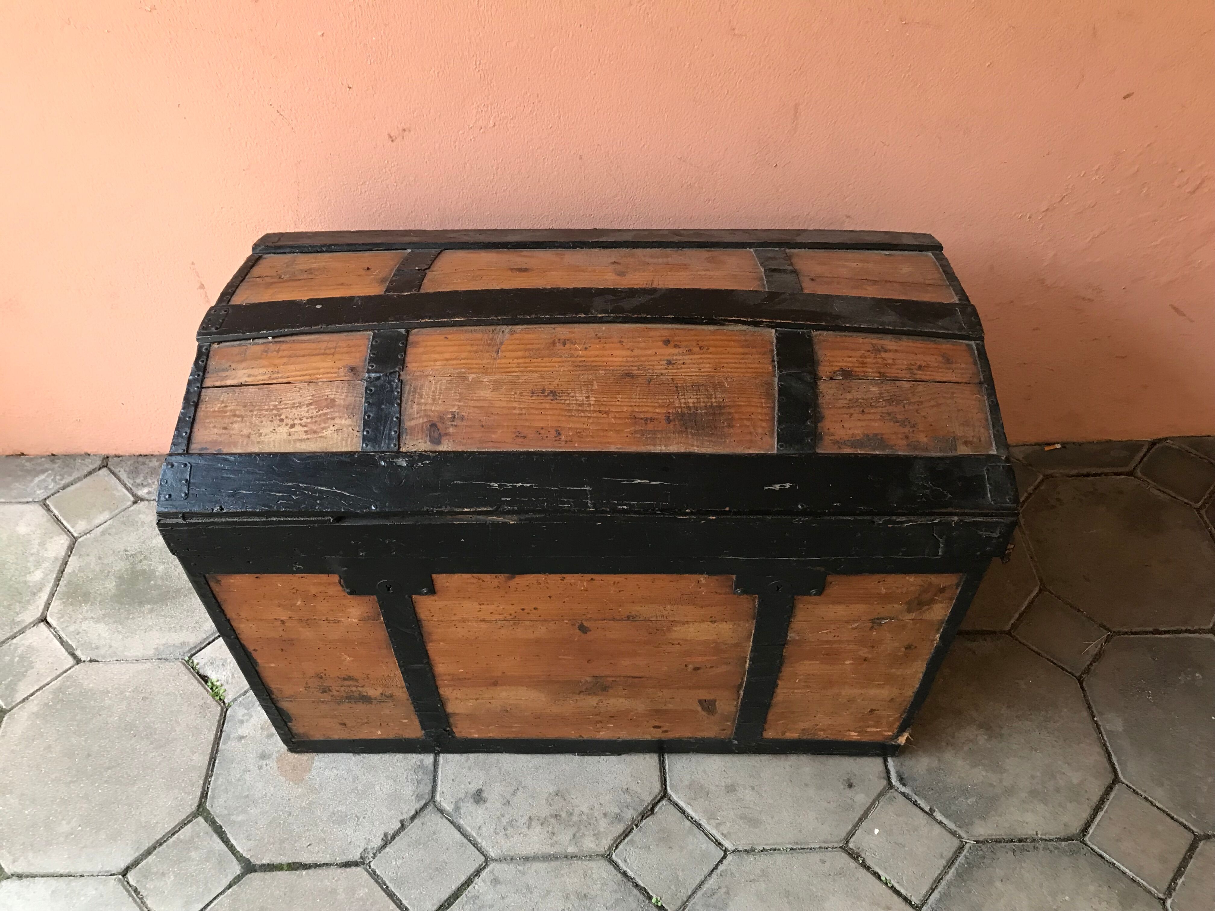 OLD TRUNK EARLY TWENTIETH IN PITCHPIN DOMED SHAPE LARGE MODEL