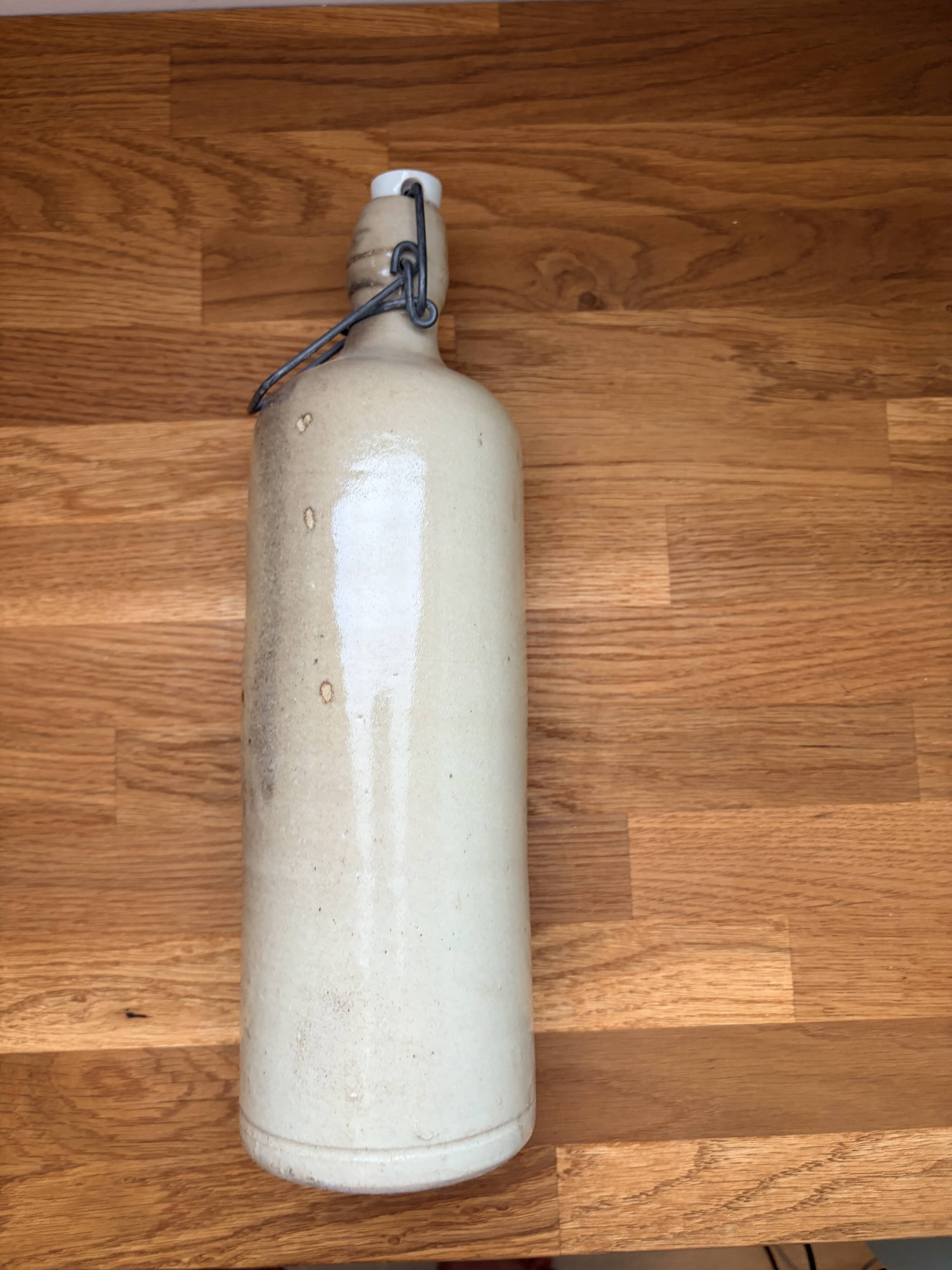 Bouteille en grès vernissé vintage 2106246