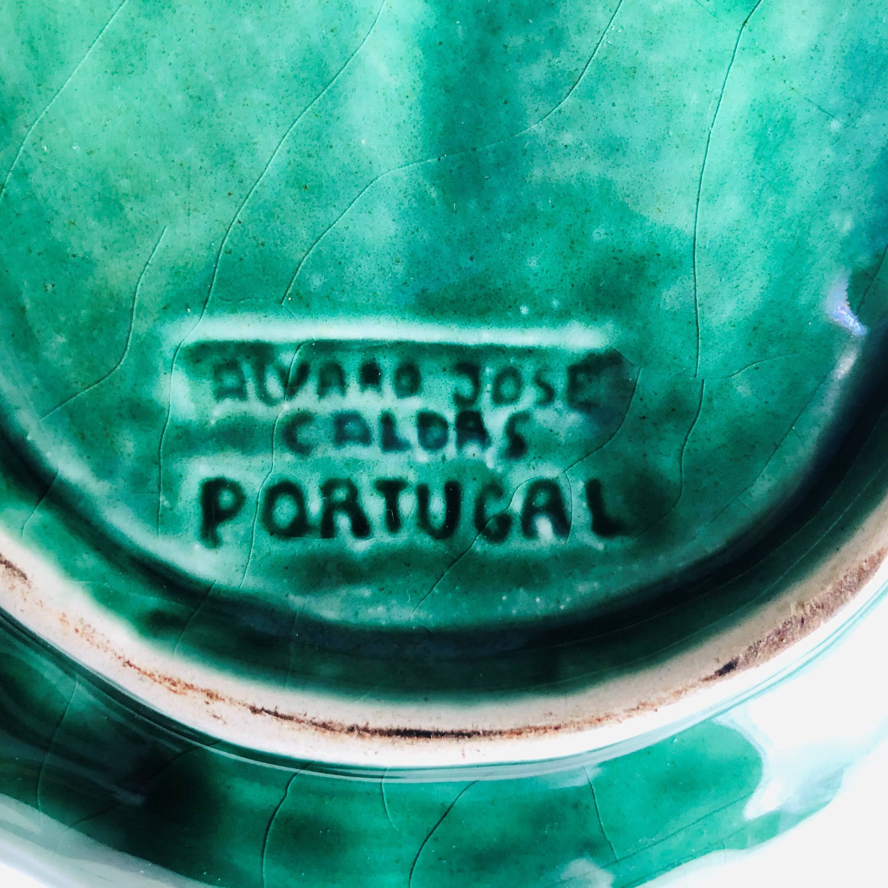 Slurry dish decorated with cabbage leaf