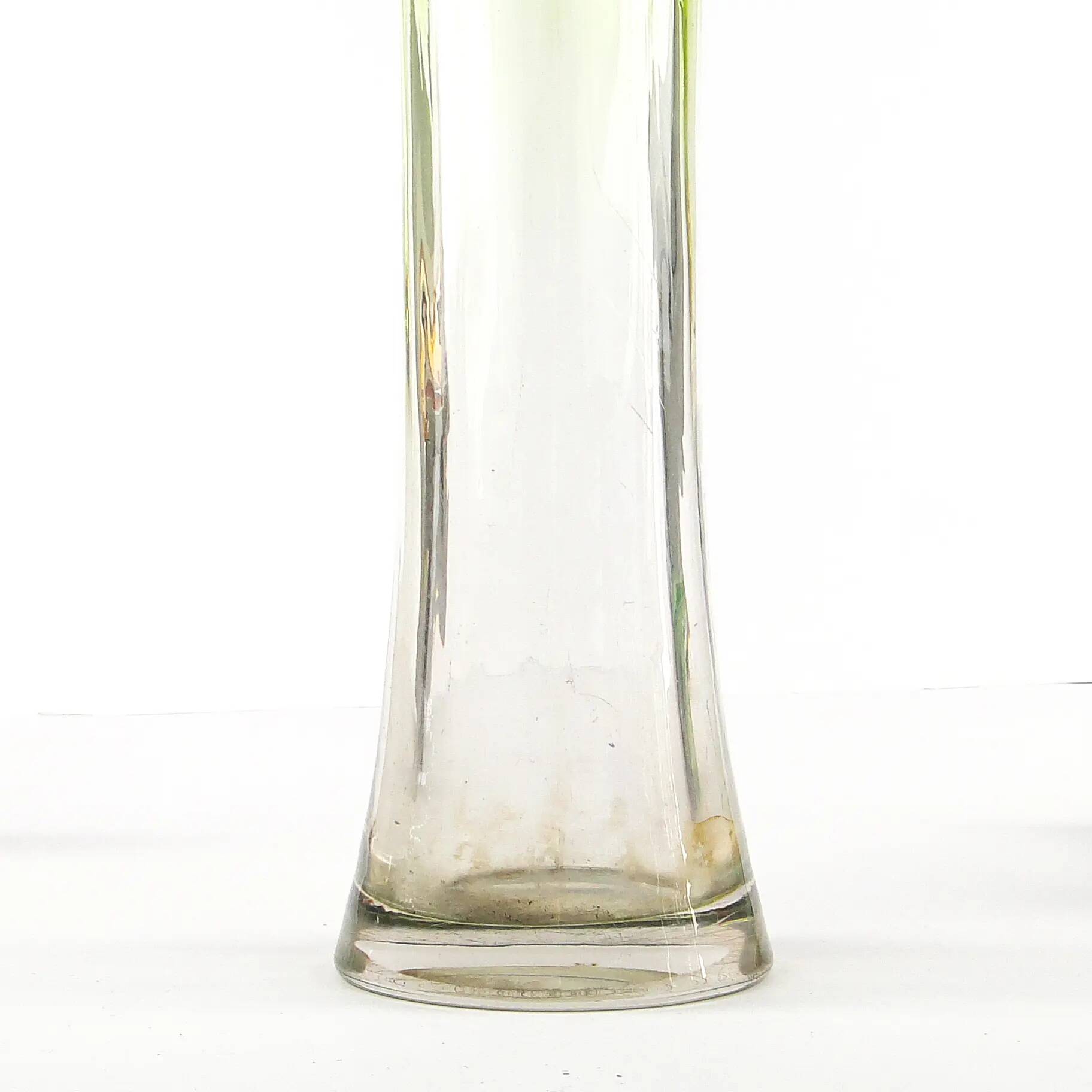 Vase Art Nouveau, verre vert, France, début du 20e siècle