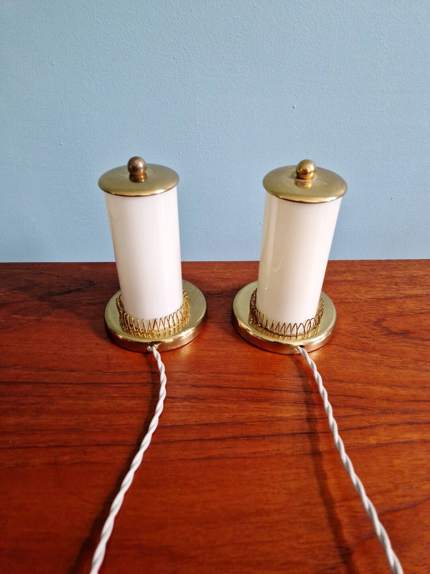 Pair of Mid-Century bedside lamps in brass and cream opaline, 1950.