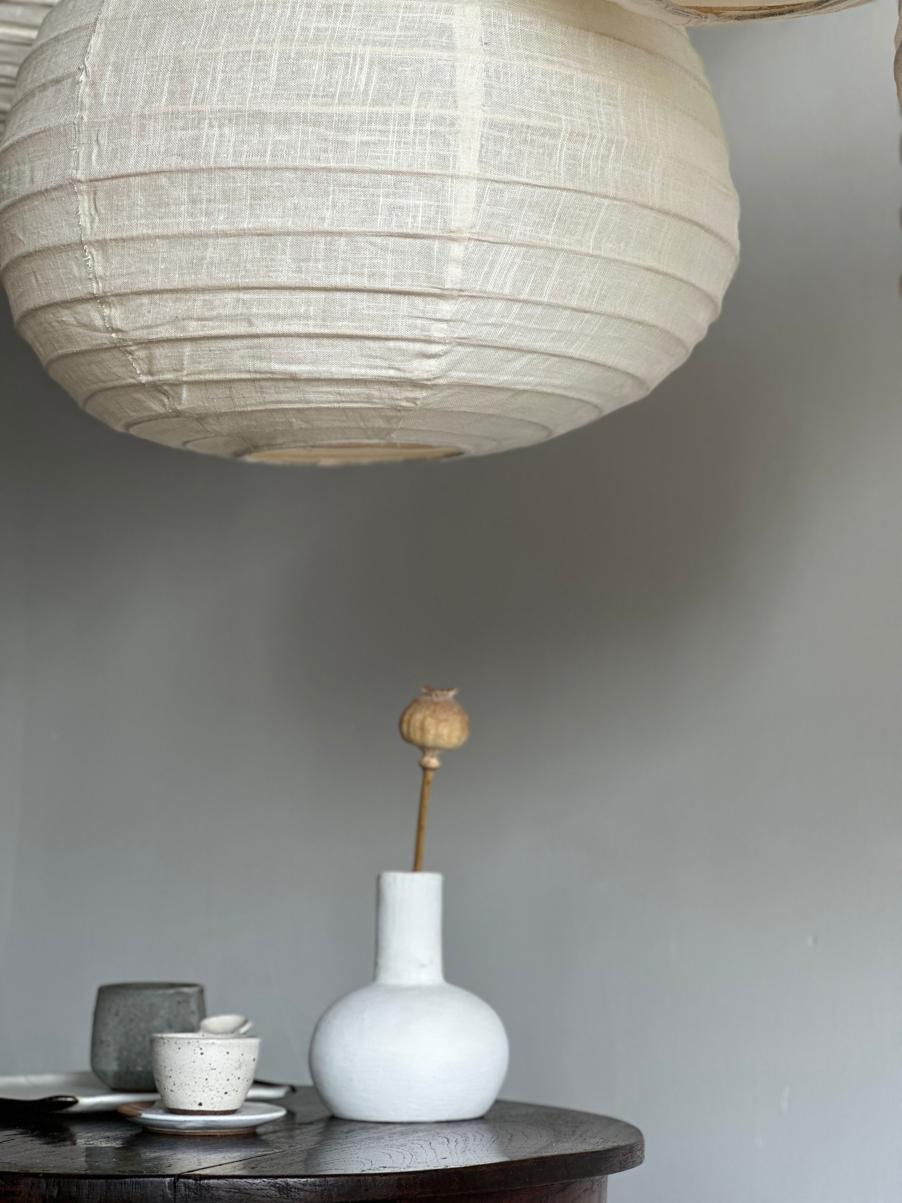 Suspension in rattan and natural japanese linen in the shape of a drop