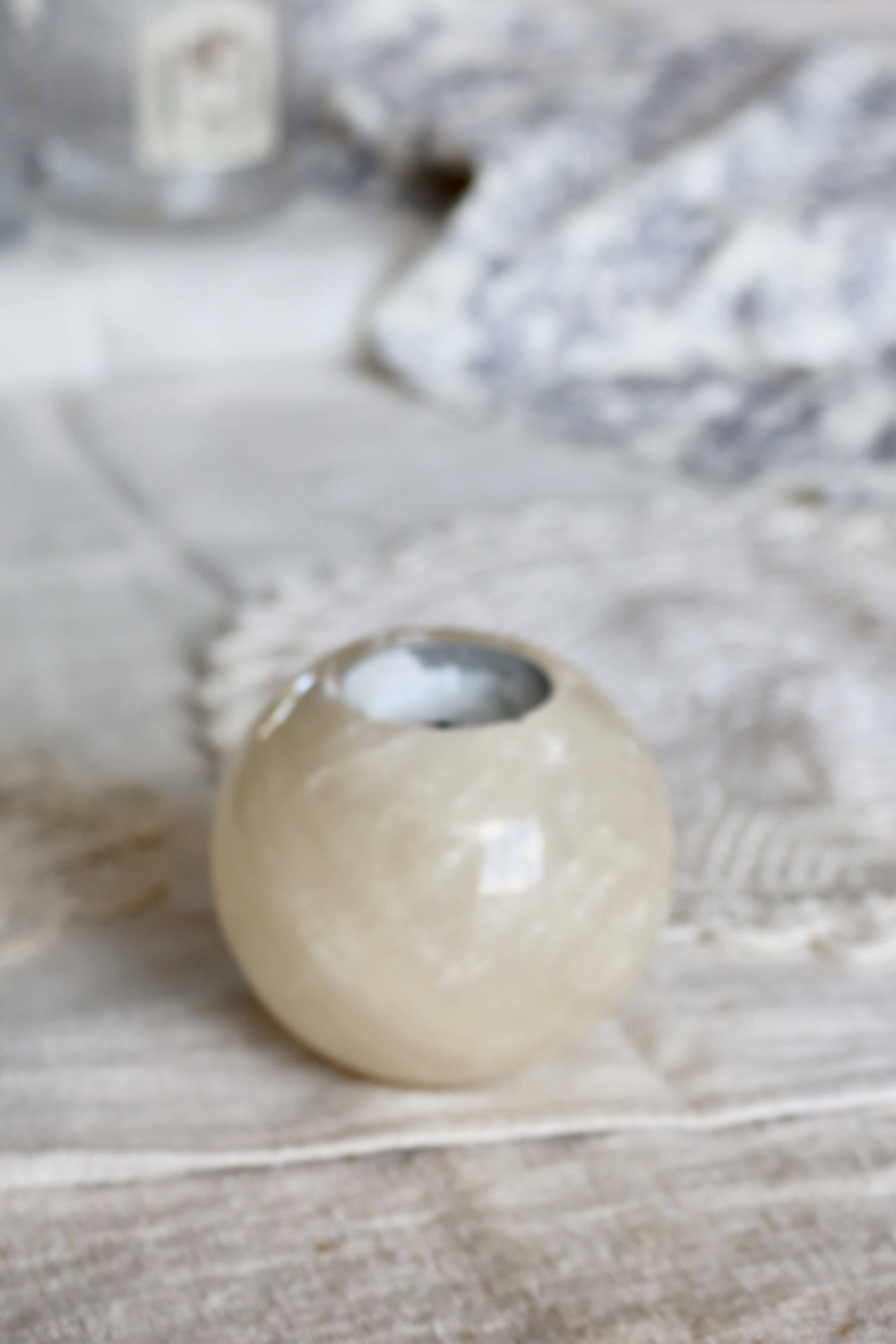 Vintage round stone candle holder in marble style - Light beige shade