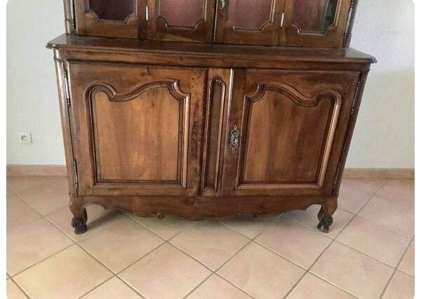 Imposant buffet, vitrine deux corps en noyer