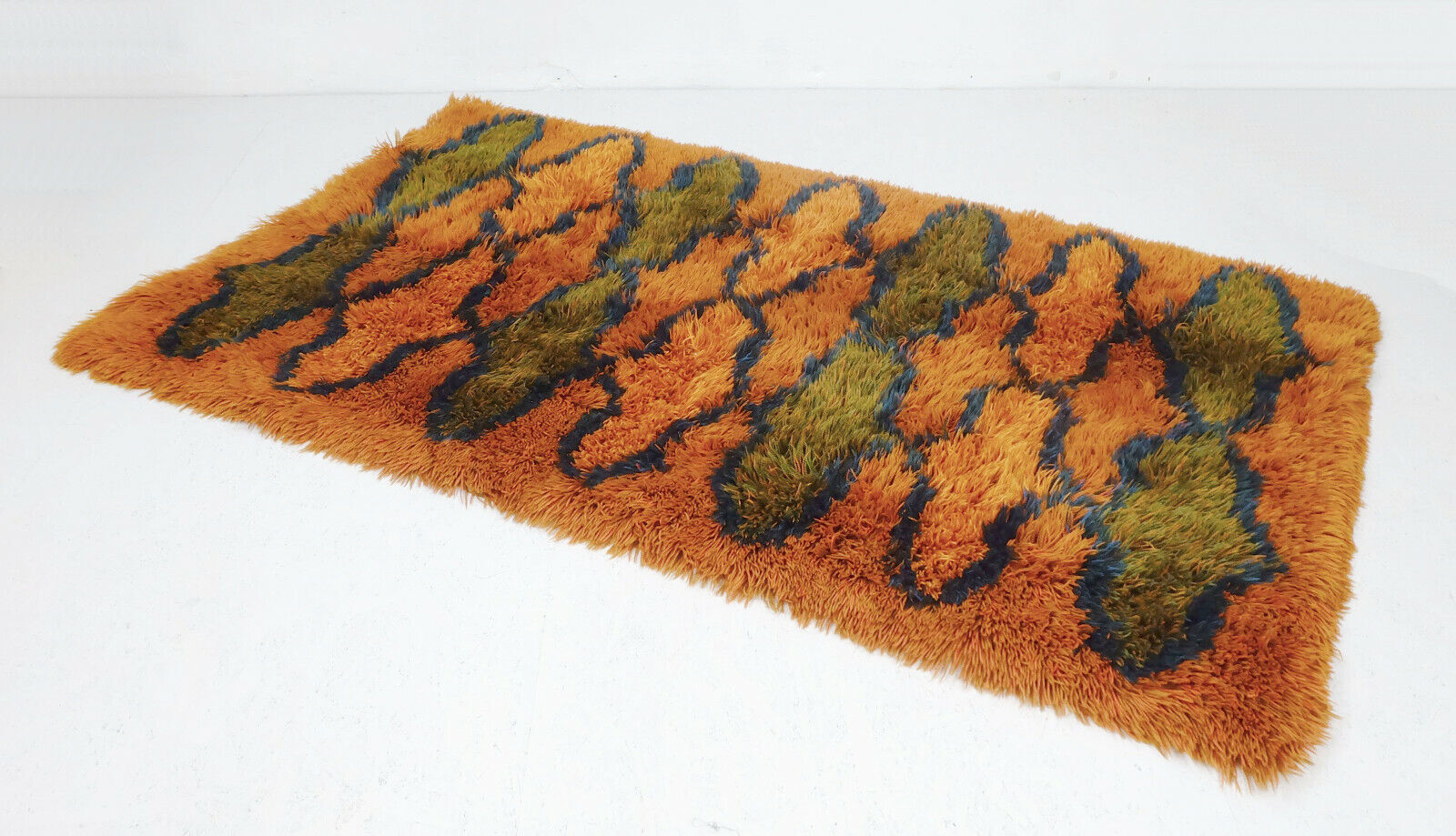 1970s vintage rug carpet psychedelic pop design