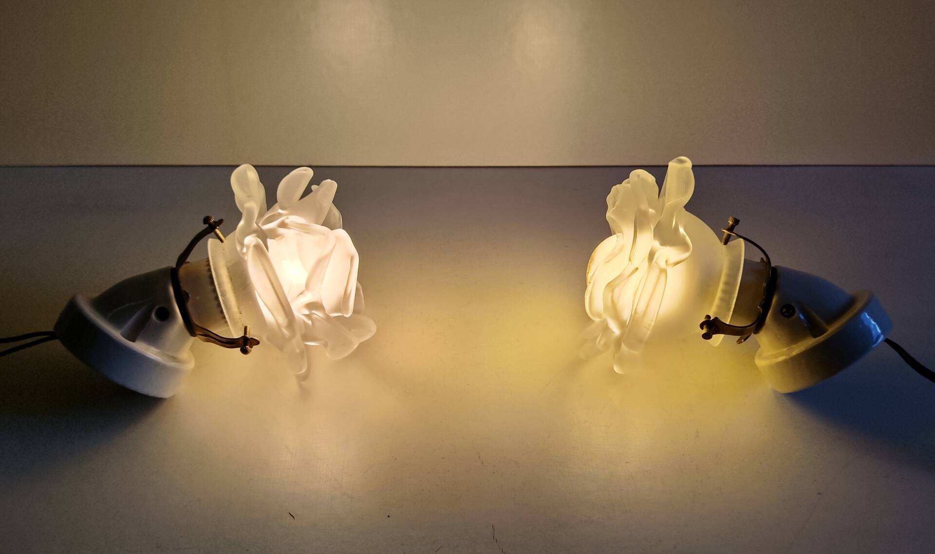 Art Deco wall lights in porcelain and glass paste - 1930s/40s