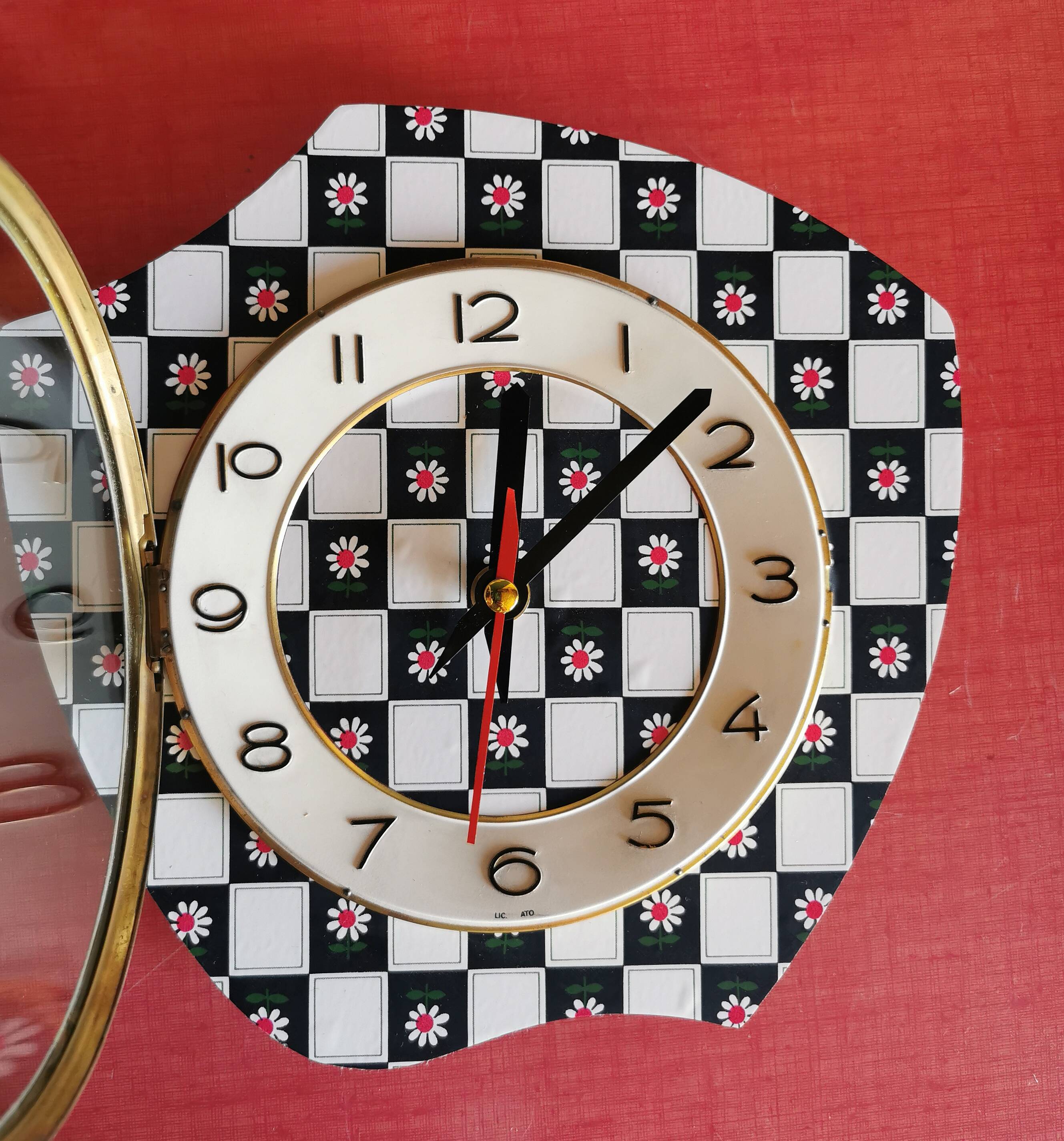 Vintage silent asymmetrical wall pendulum clock "Black and white checkered flowers"