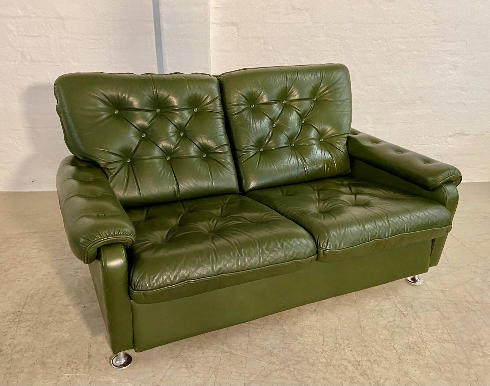 Vintage retro Danish 2 person olive green buttoned leather sofa 1970s