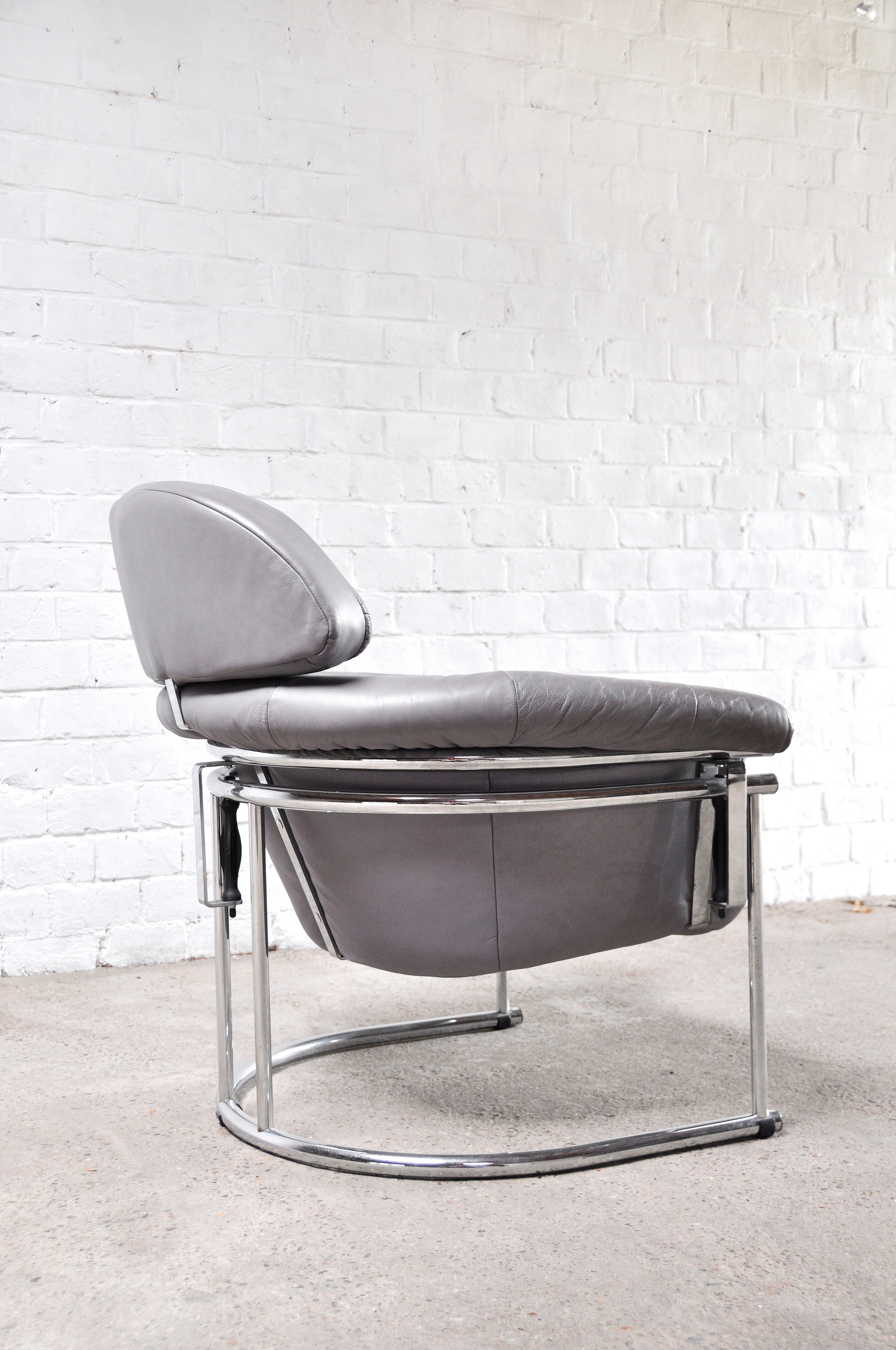 Fauteuil en cuir avec cadre tubulaire chromé, années 1980