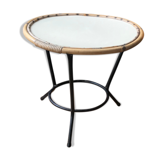 Round rattan coffee table