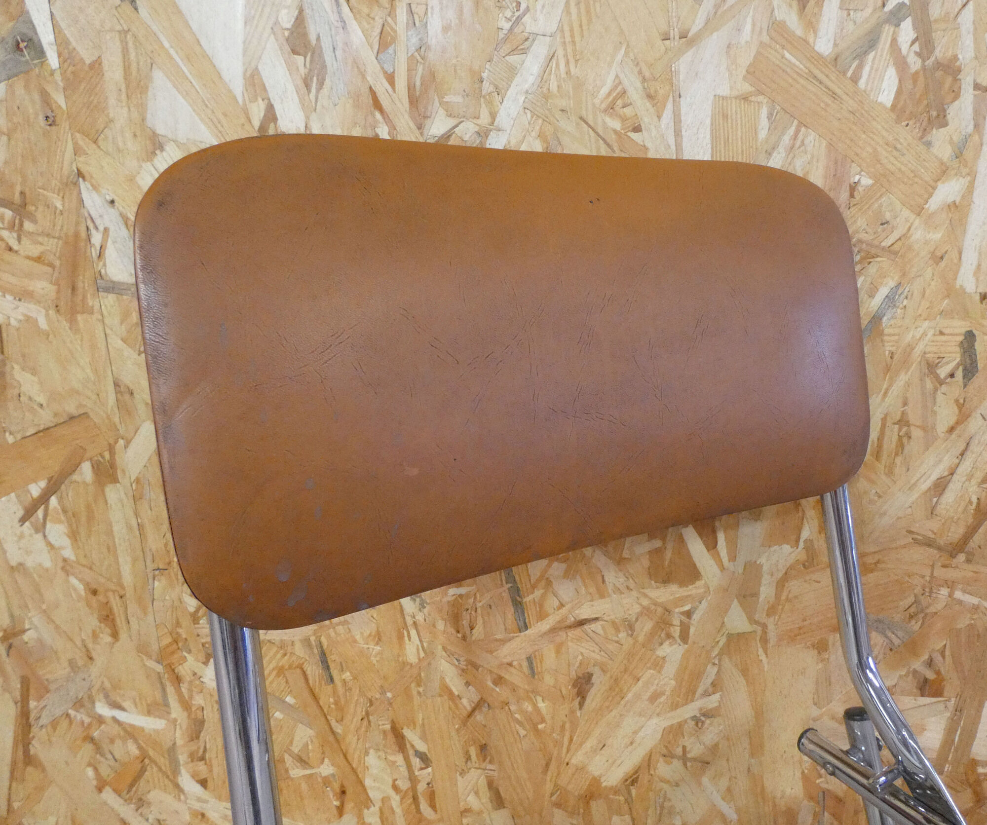 2 Eyrel folding chairs in chromed metal and skai 1970s