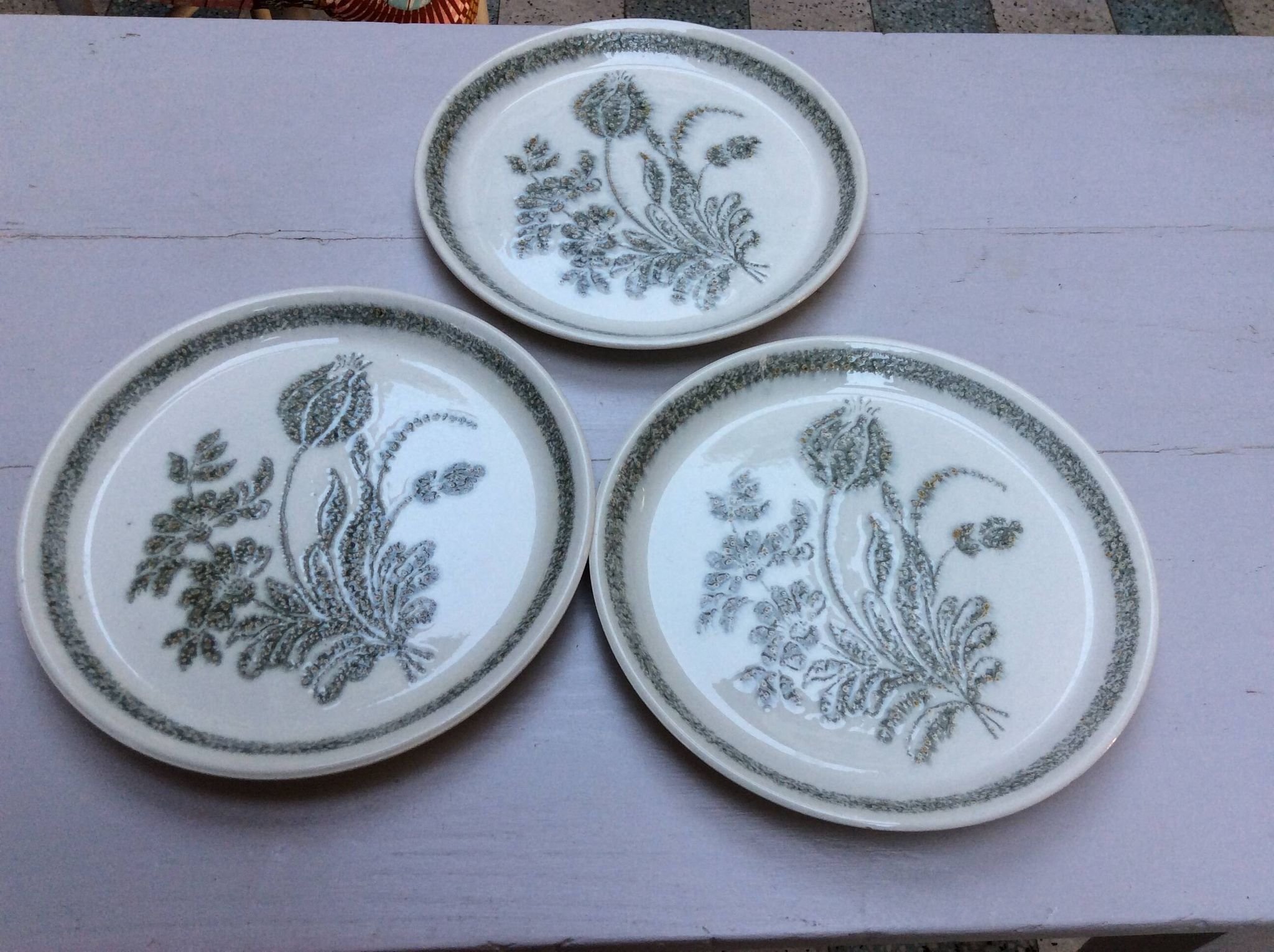3 dinner plates