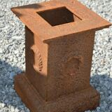 Cast iron base for medics or statue