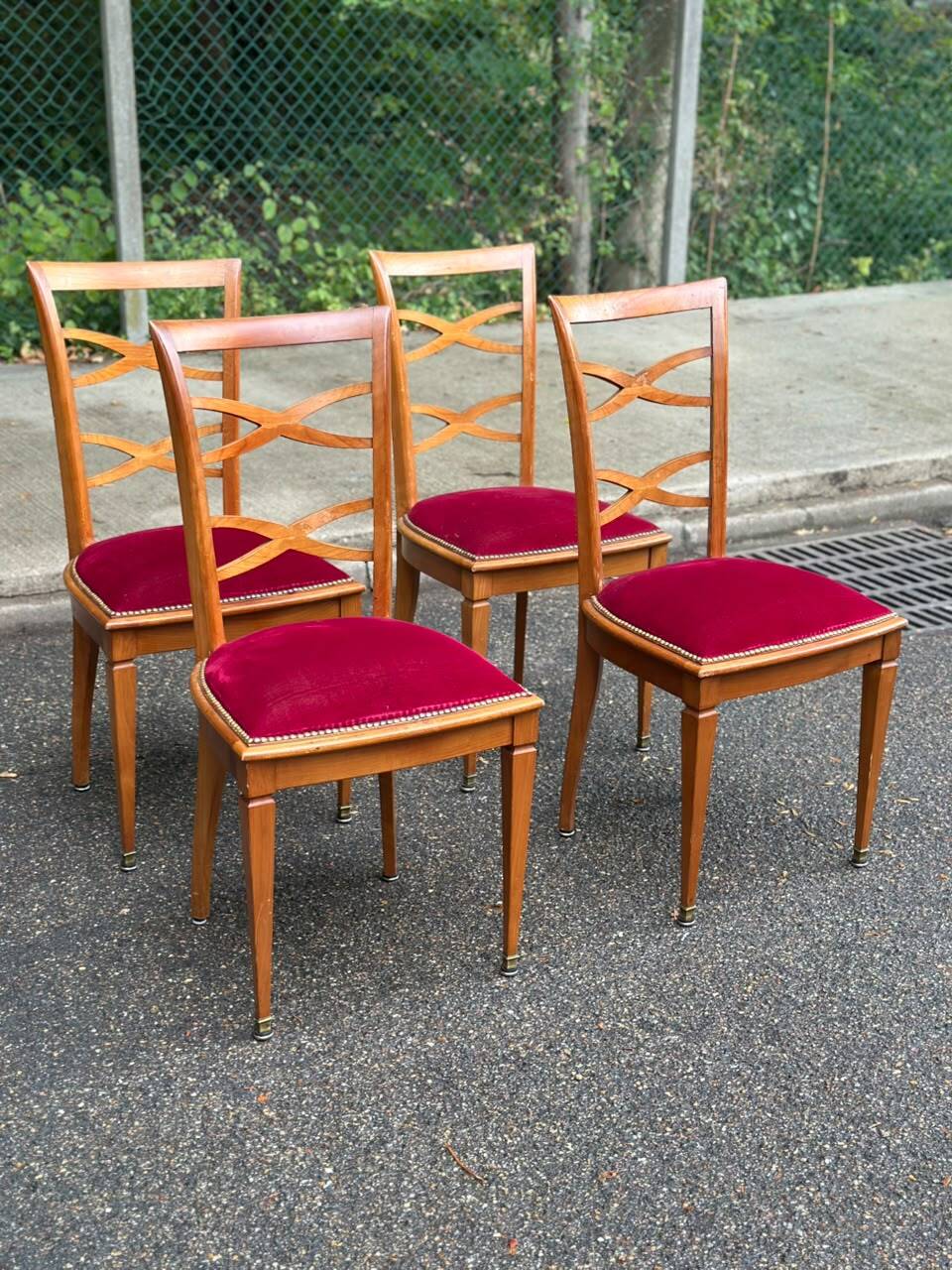 Set of 4 Art Deco Directoire chairs in solid wood and red velvet, 1960.