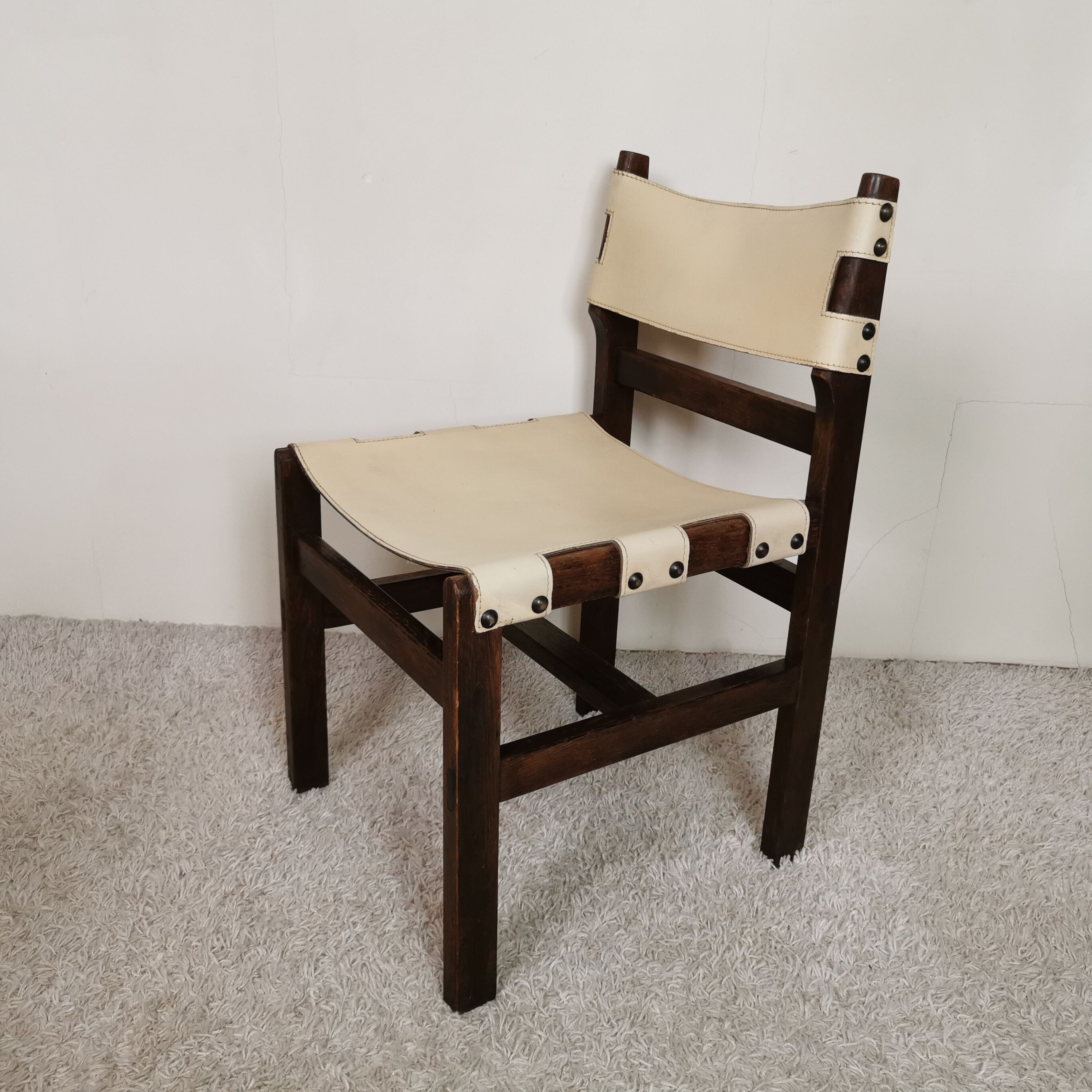 Series of 4 wooden and leather chairs