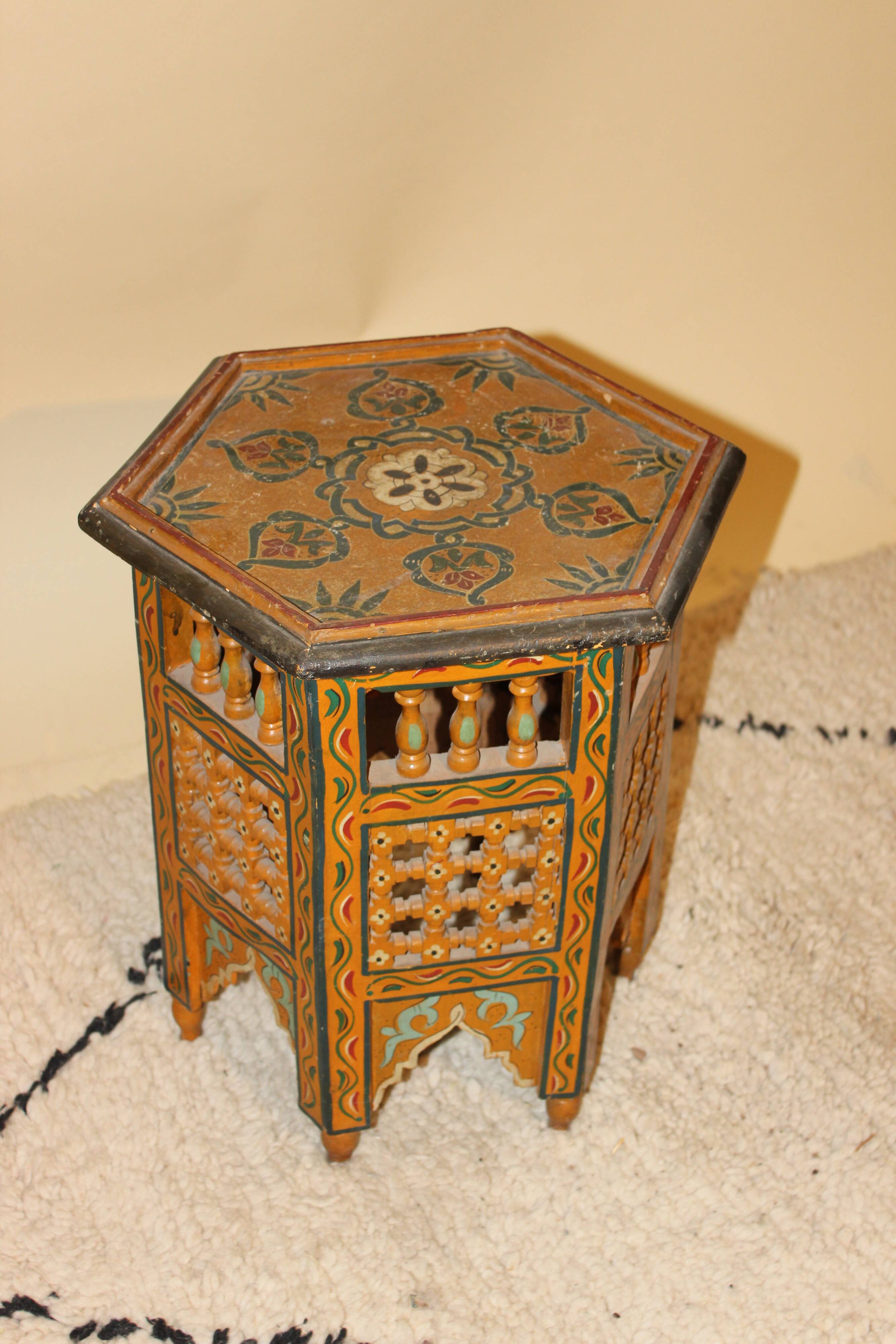 Table d'appoint en Moucharabia