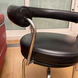 Pair of LC7 Charlotte Perriand swivel armchairs - Le Corbusier