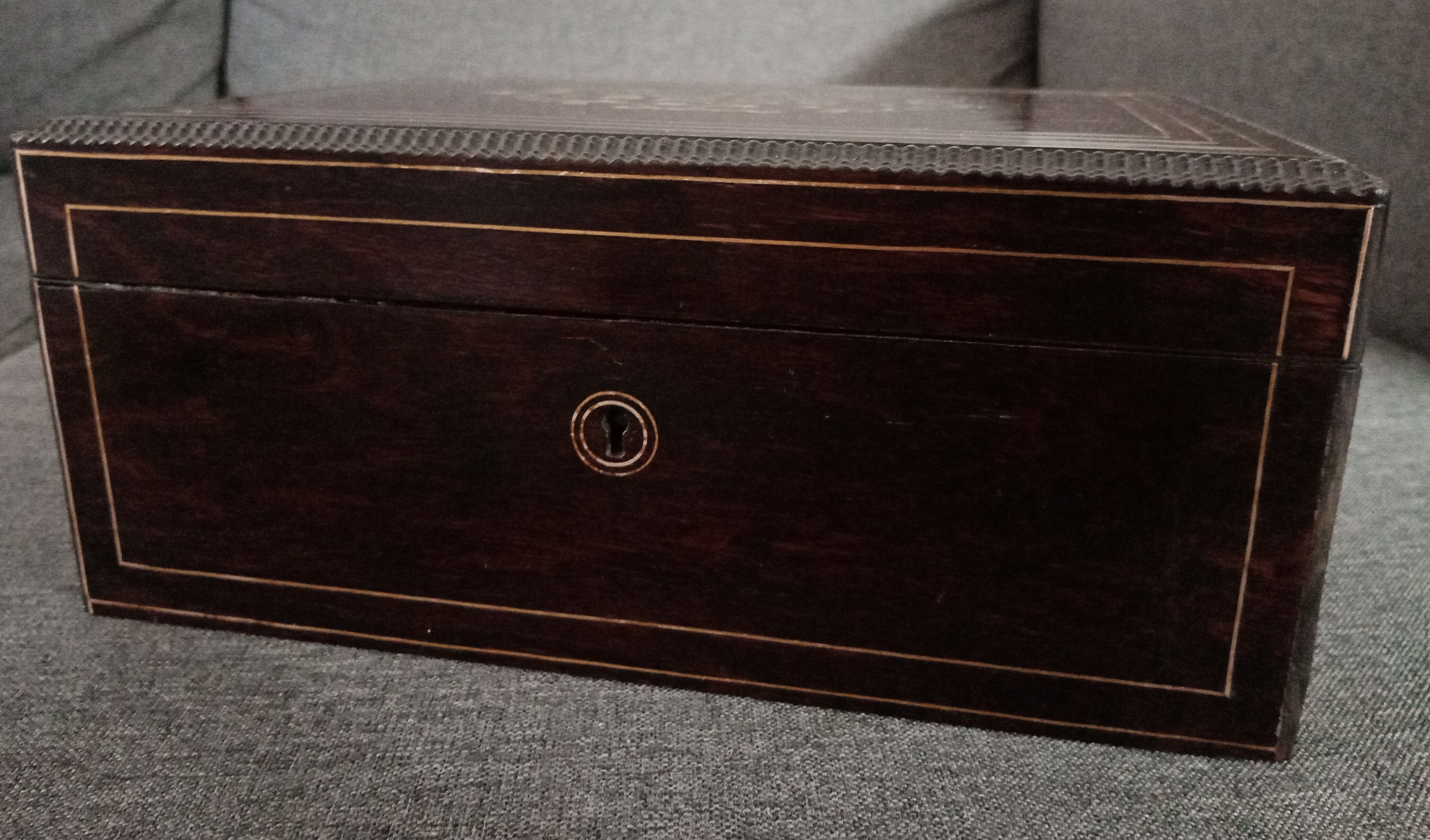 Former Napoleon III jewellery box inlaid brass marquetry, mother-of-pearl