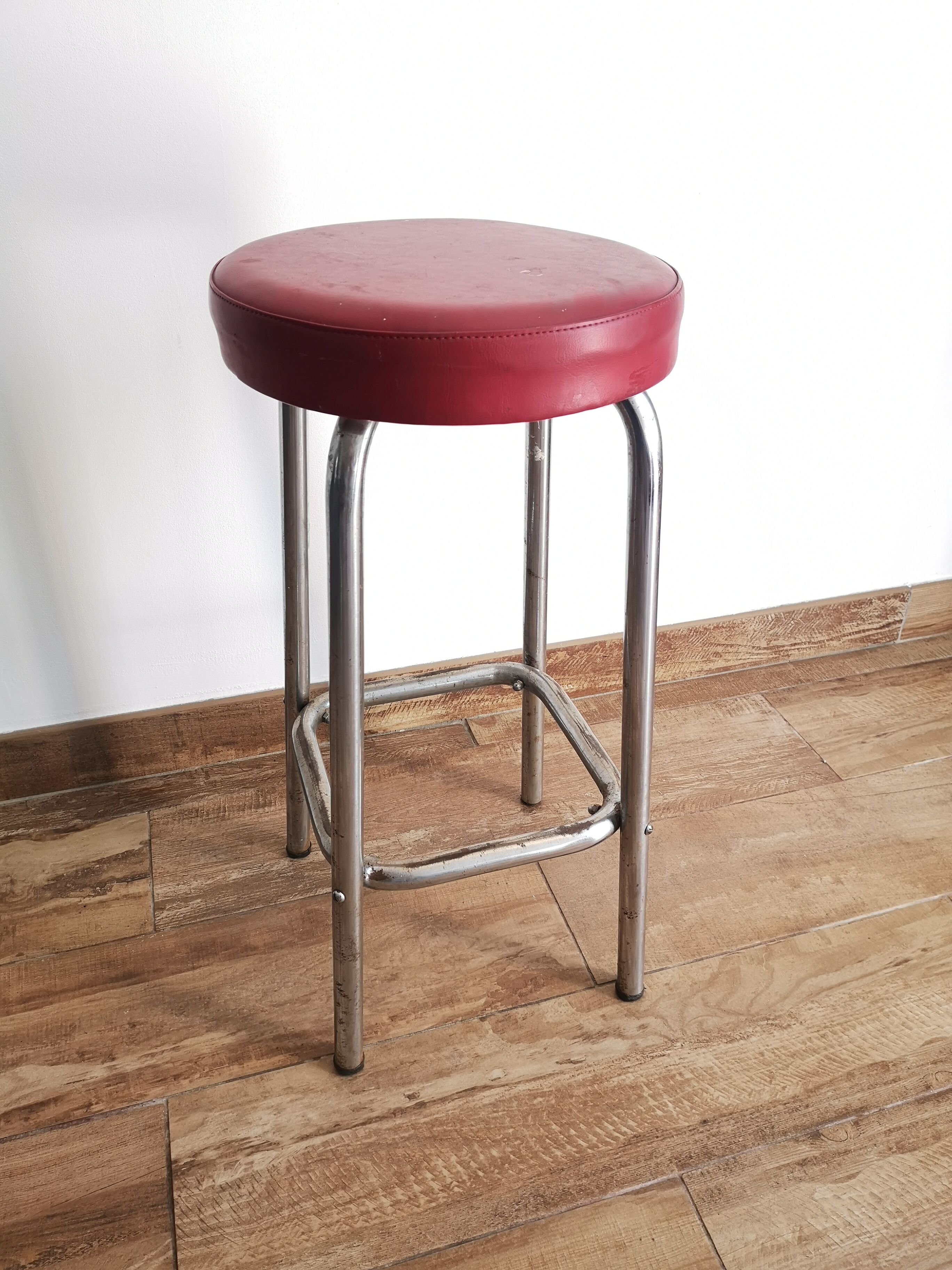 Bar stool