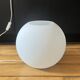 Lampe boule en verre opalin