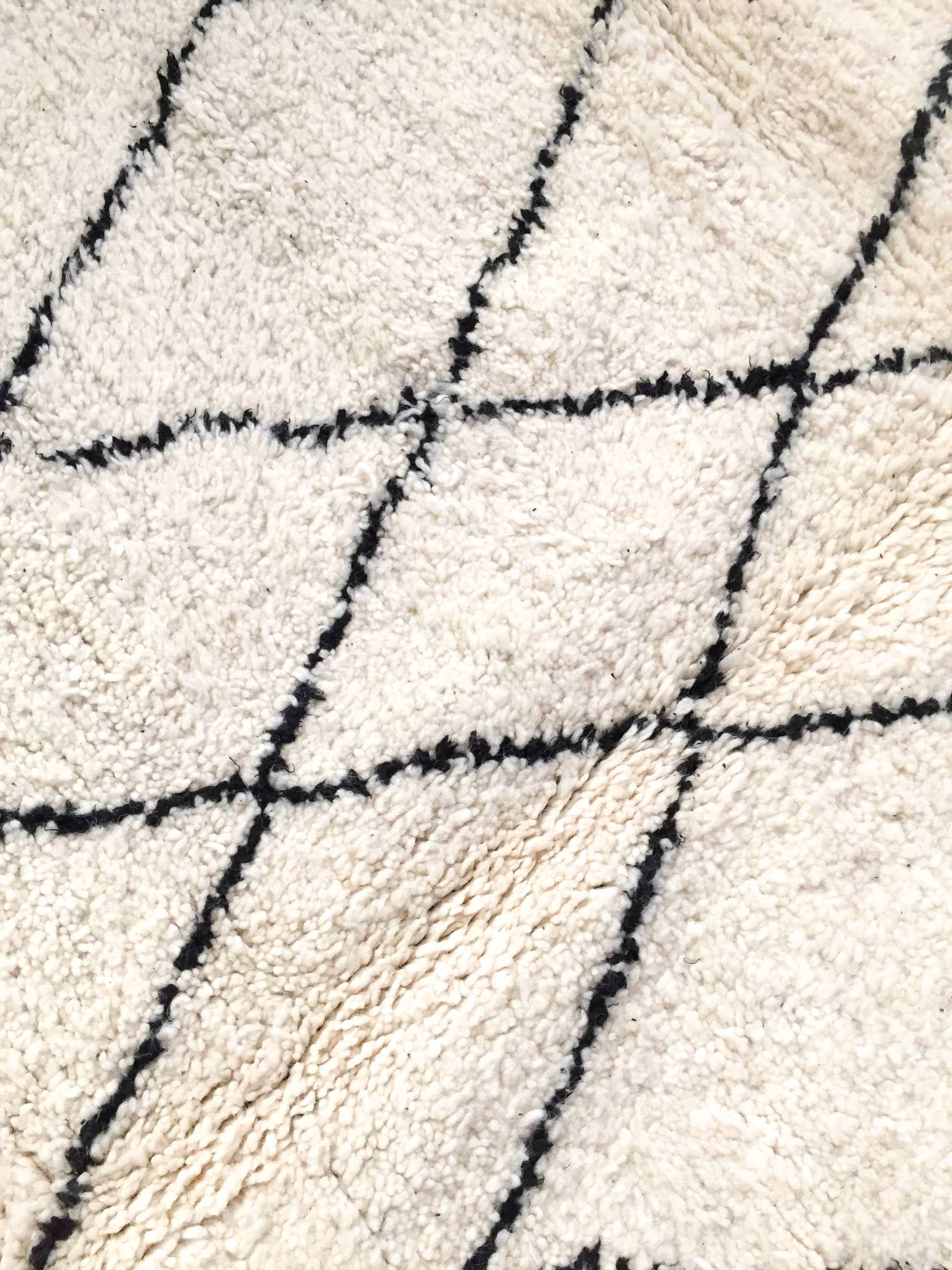 Berber rug Beni Ouarain with black graphic patterns 301x193cm