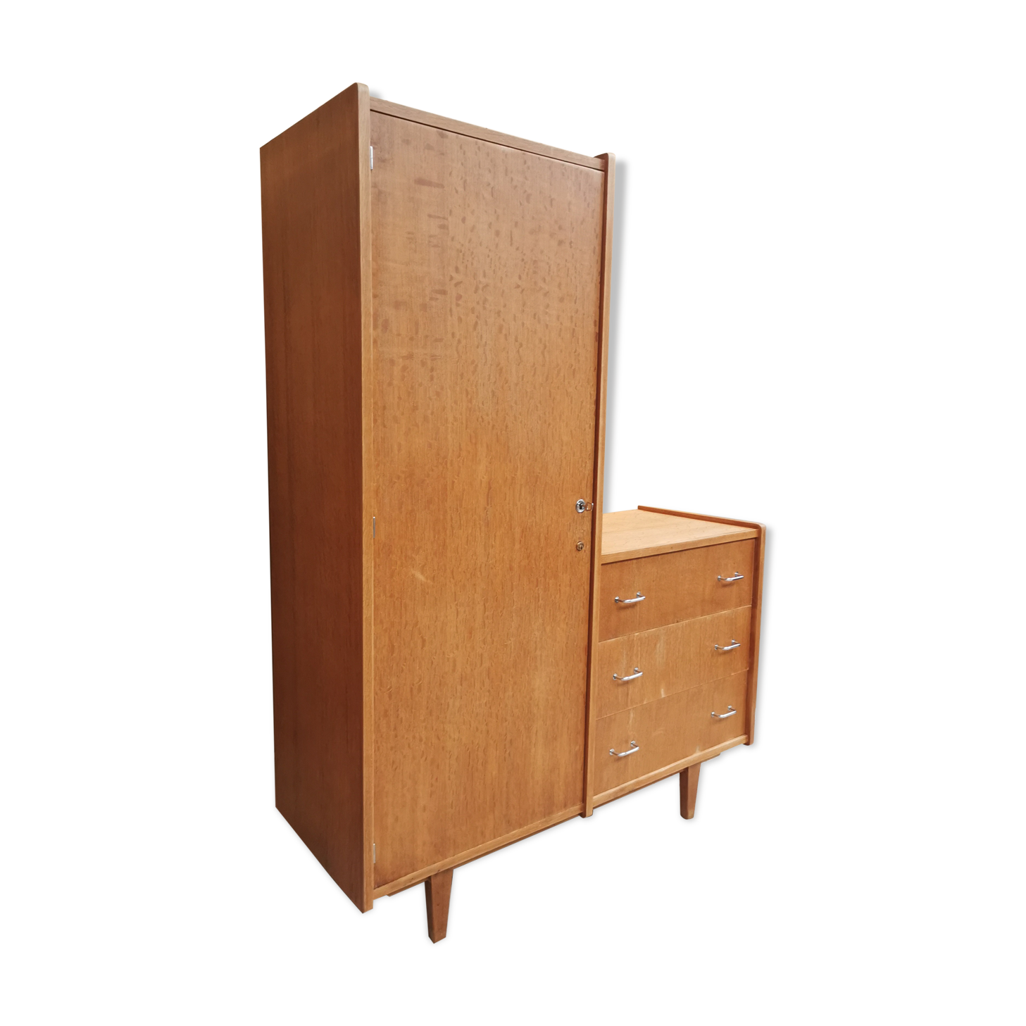 Asymmetrical cabinet