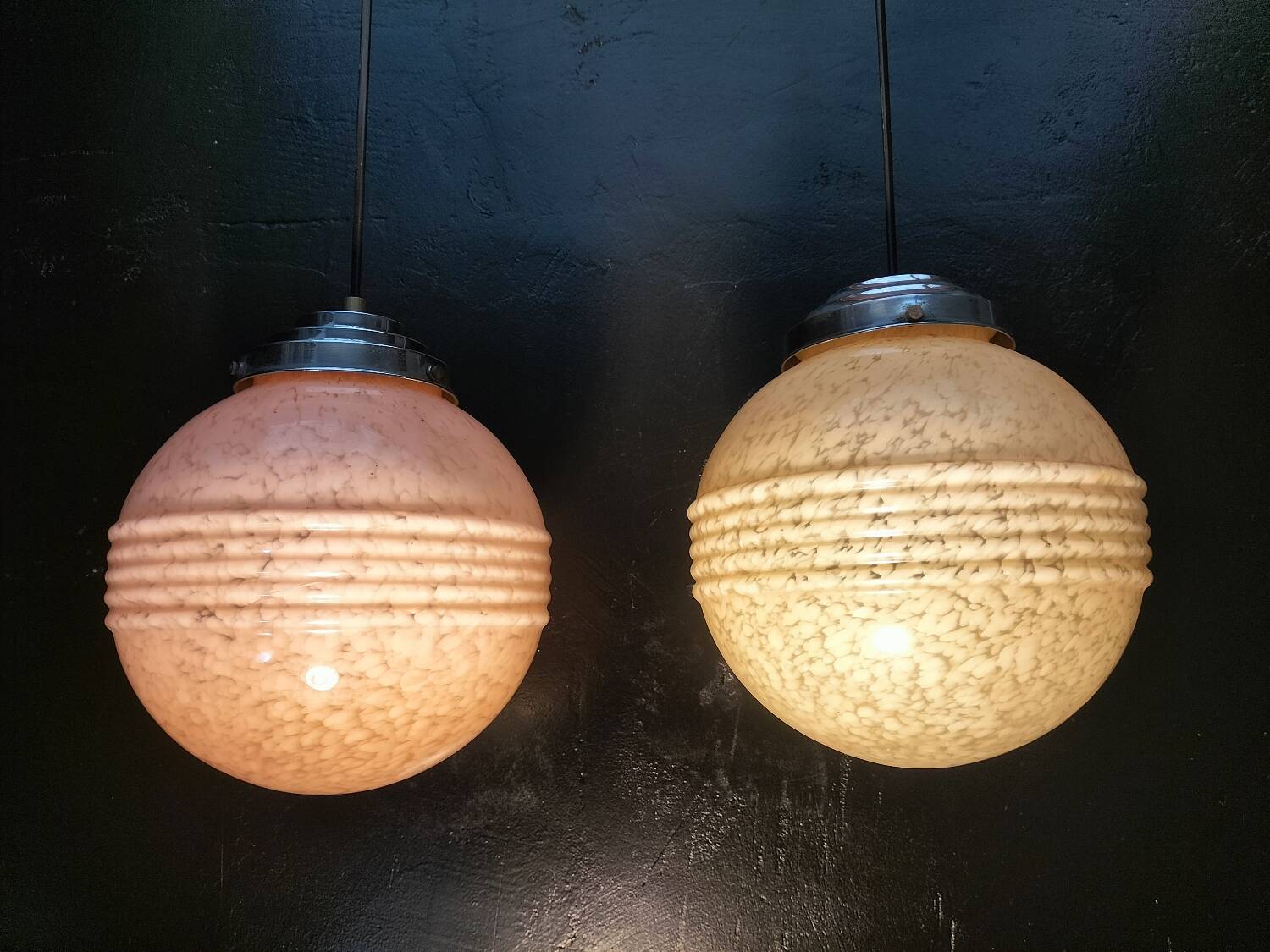 2 glass suspensions from Clichy