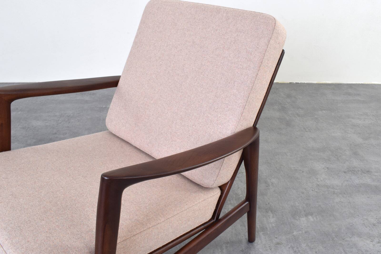 Mid-Century Stefan Lounge Chair, 1960s