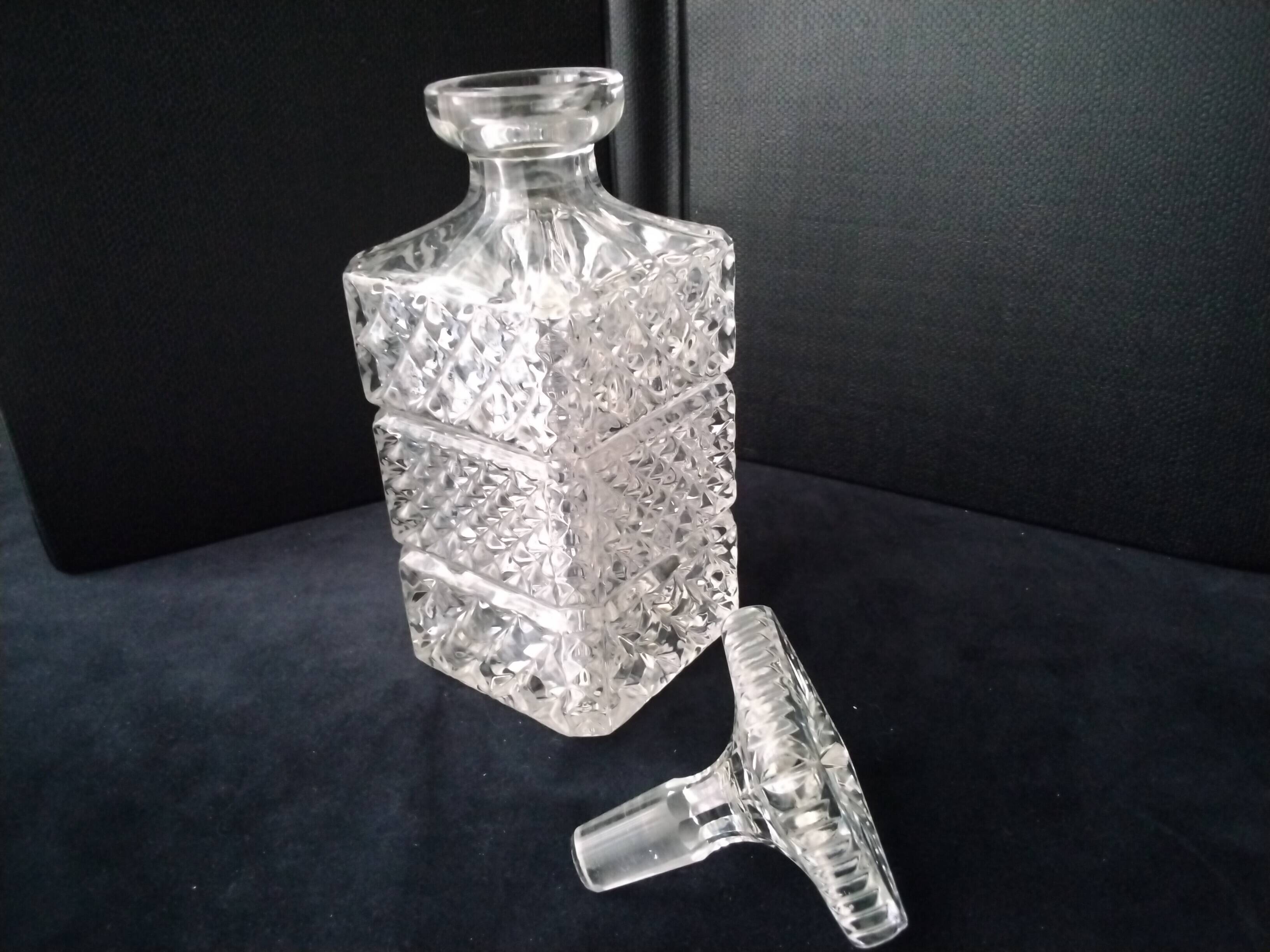 Crystal whiskey decanter Diamond tip decor