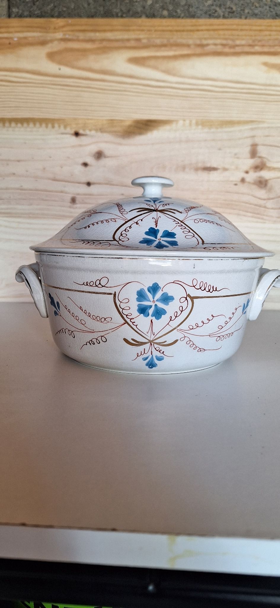 Soupière opaque de lunéville