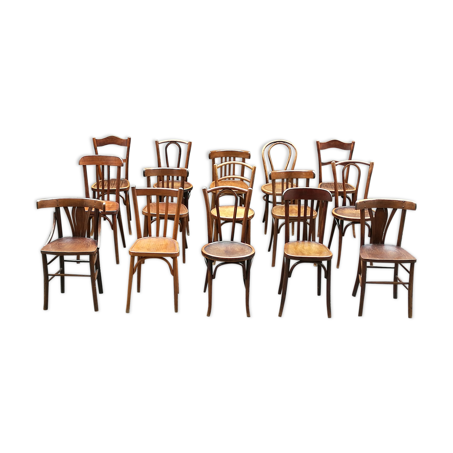 Lot de 15 chaises bistrot vintage