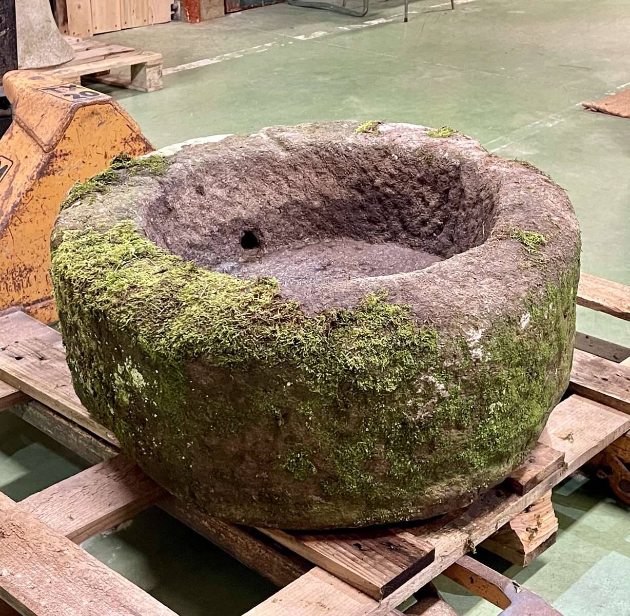 19th century granite trough in round shape - Ref J1-45