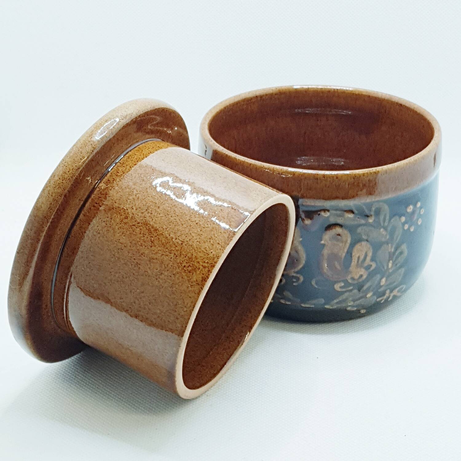 Cloche à beurre en poterie