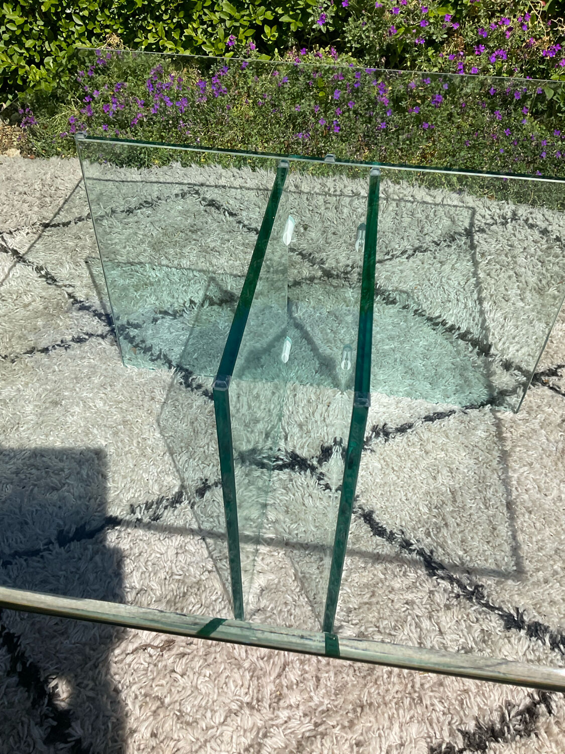 Low table design in tempered glass