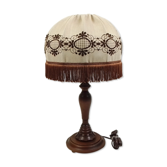 Lampe à poser sur pied en bois et abat-jour avec franges en tissu brun 53 cm