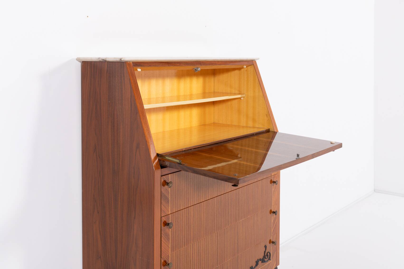 Mid-century Italian chest of drawers by Martineli, 1950