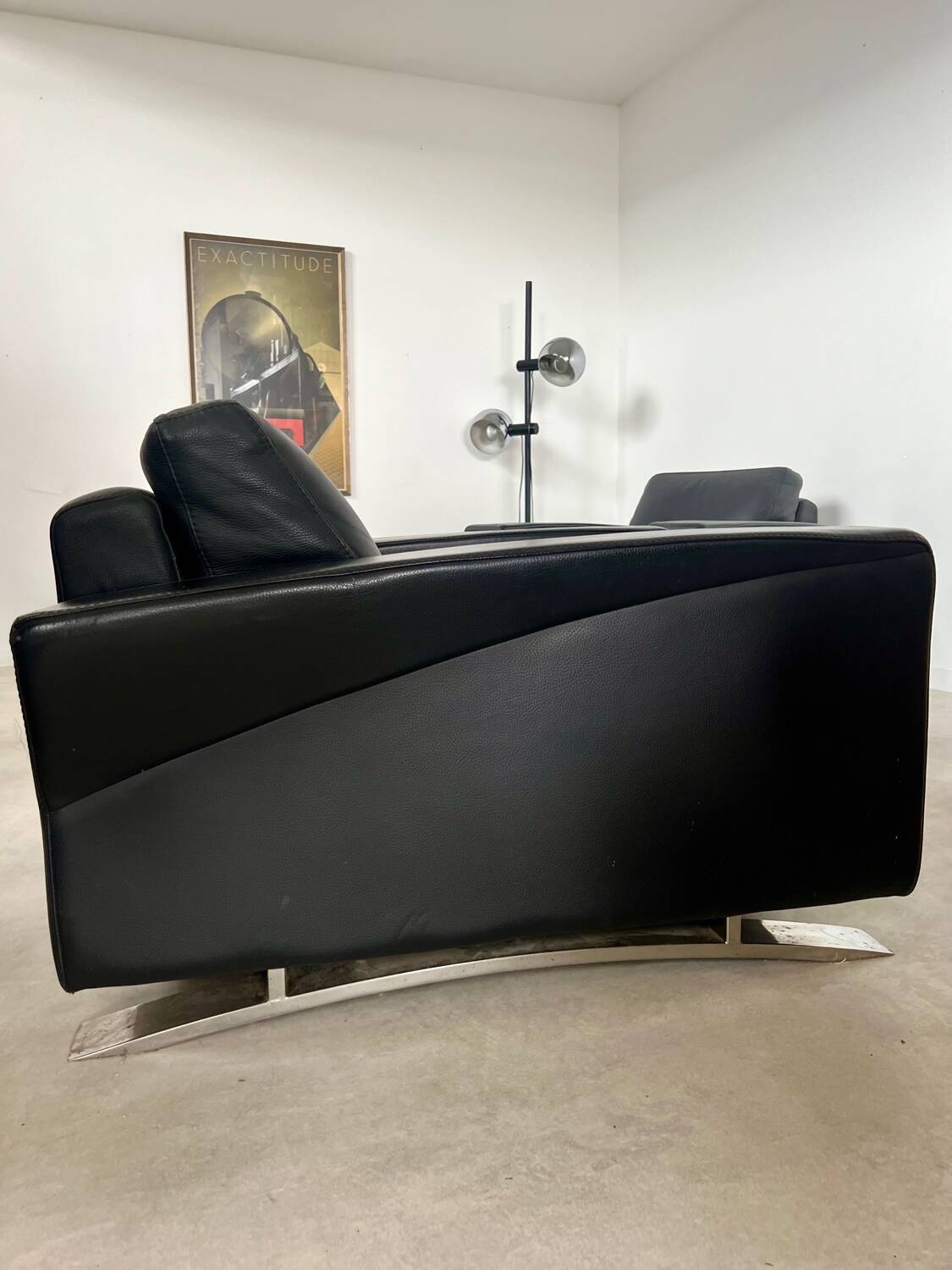 Lot 2 roche bobois designer leather armchairs 80s vintage custom aviator shape