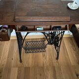 Table sewing machine singer