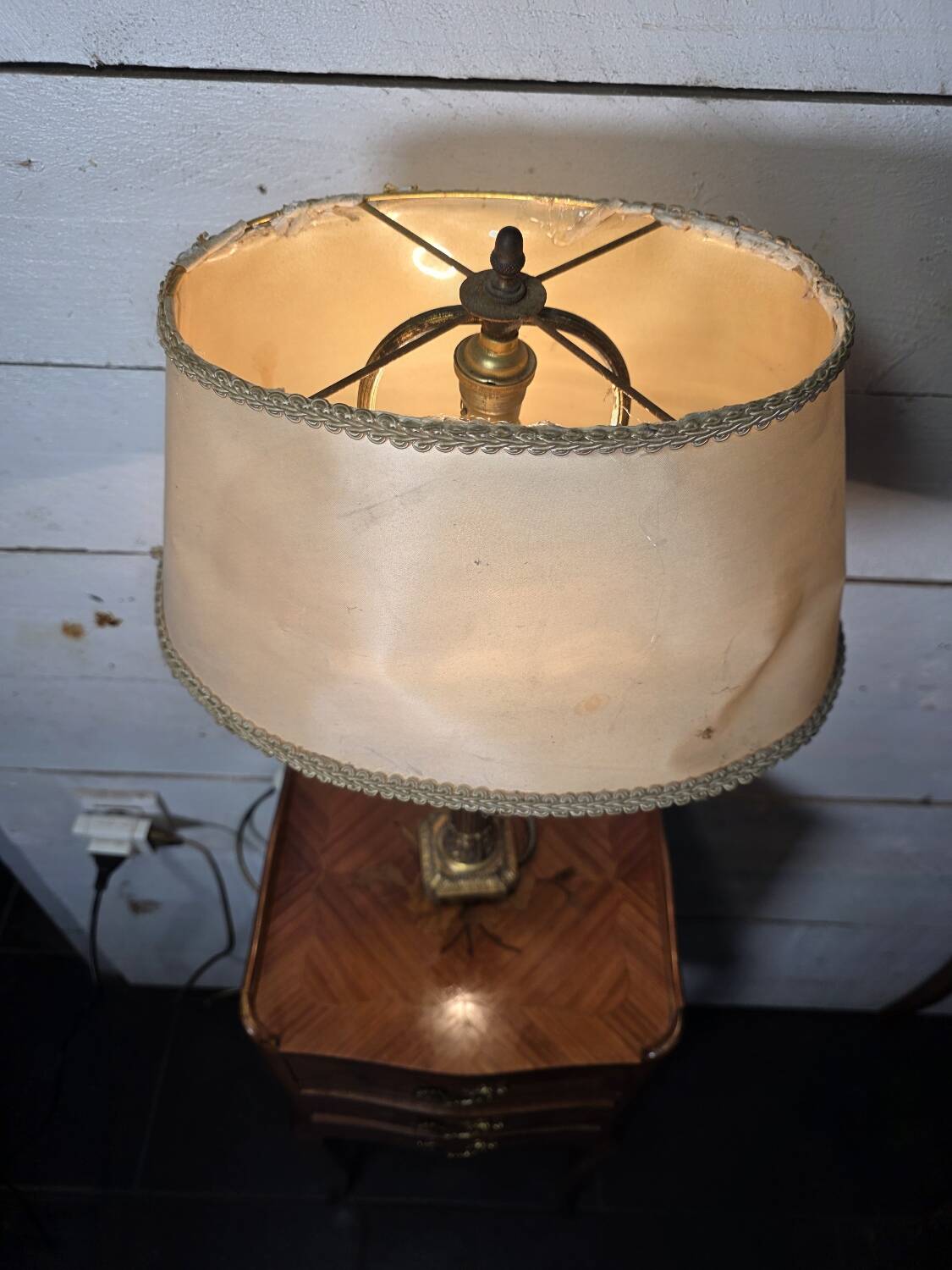 Empire style lamp in gilded bronze from the 19th century.