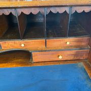 Bureau scriban anglais xixeme acajou avec tiroirs ferrures bronze boutons en os