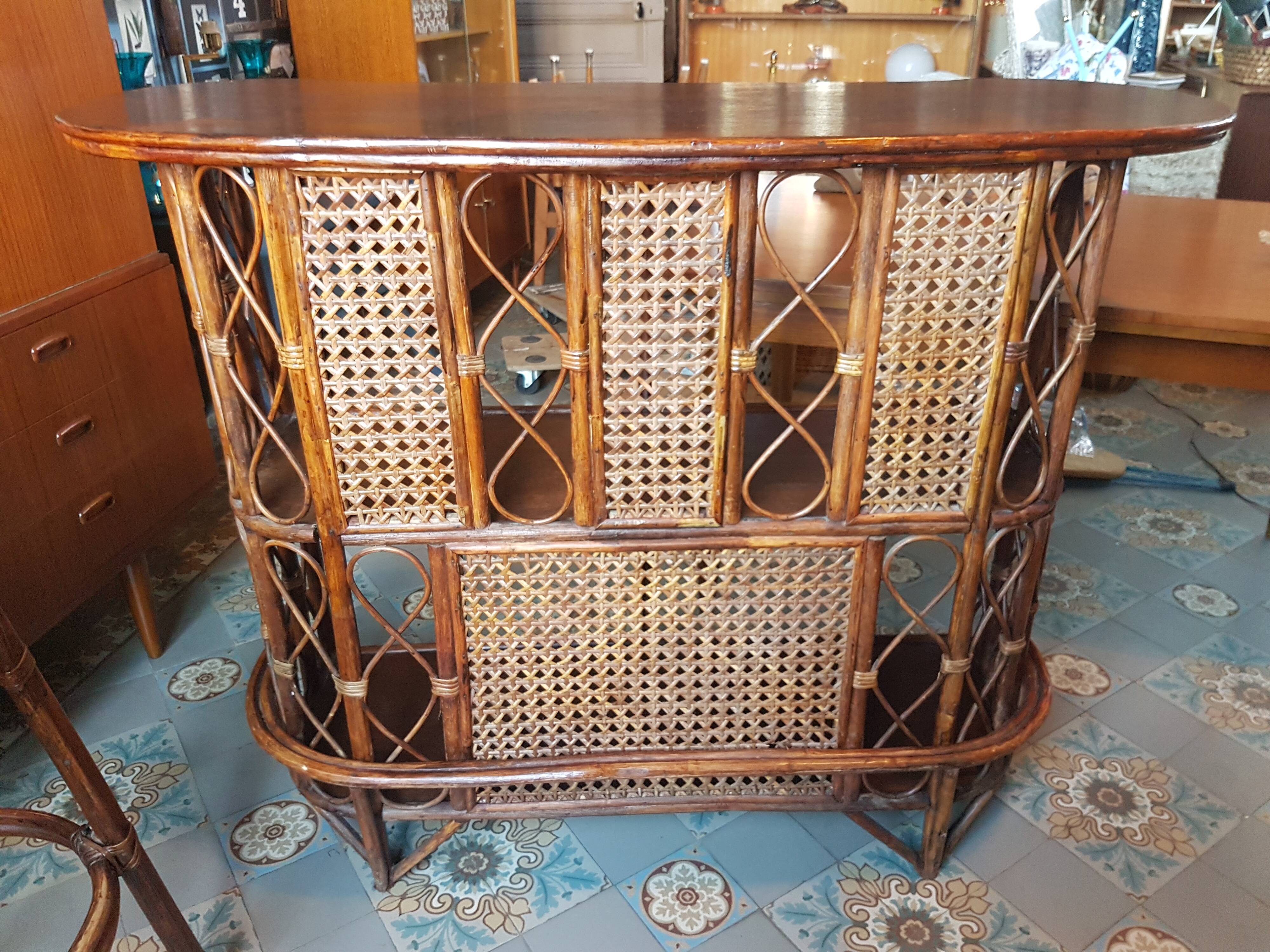 Bar rotin cannelé  et ses 2 tabourets